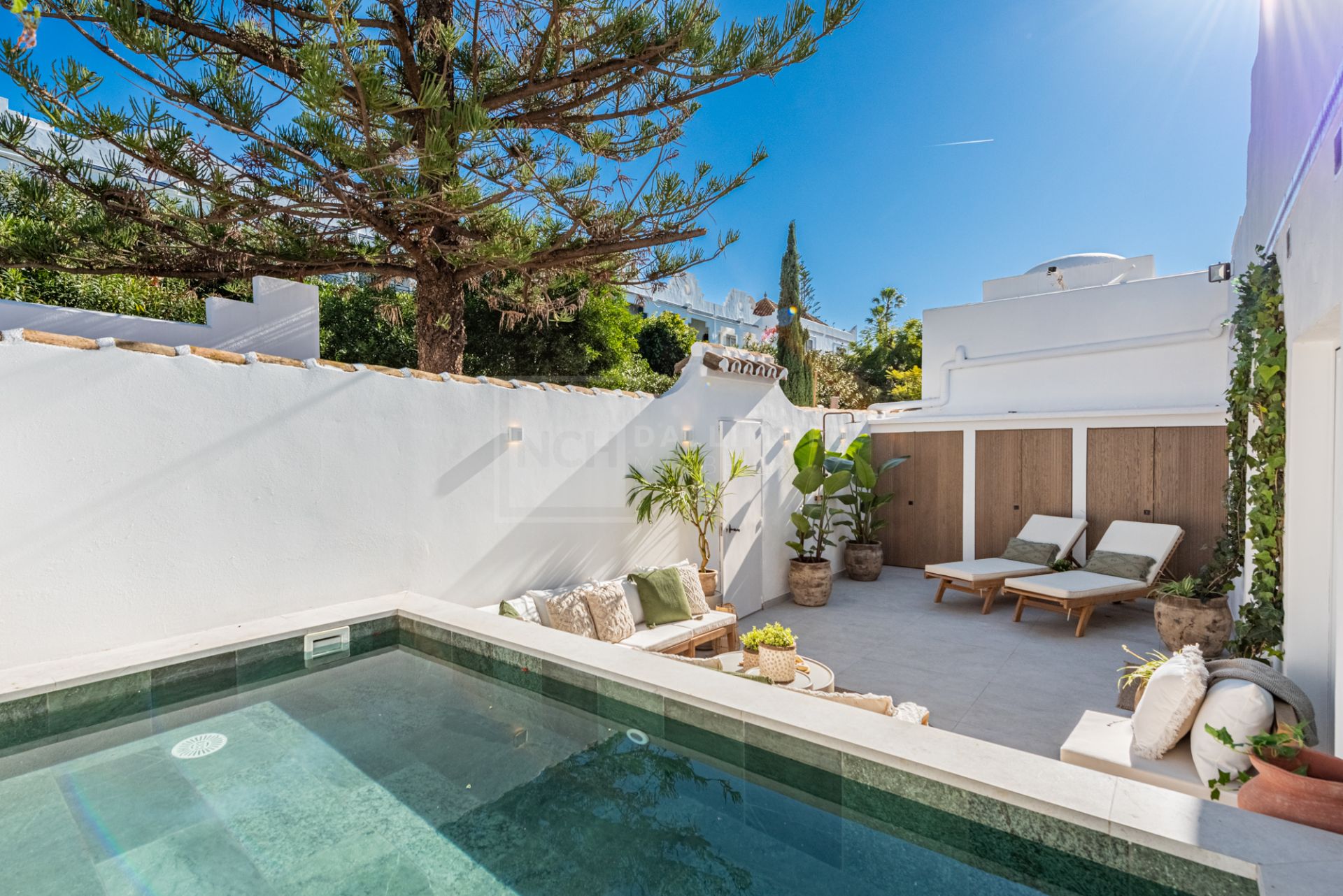 CHARMING BUNGALOW IN THE HEART OF NUEVA ANDALUCIA