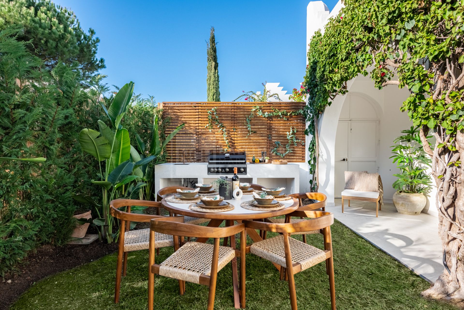 CHARMING BUNGALOW IN THE HEART OF NUEVA ANDALUCIA