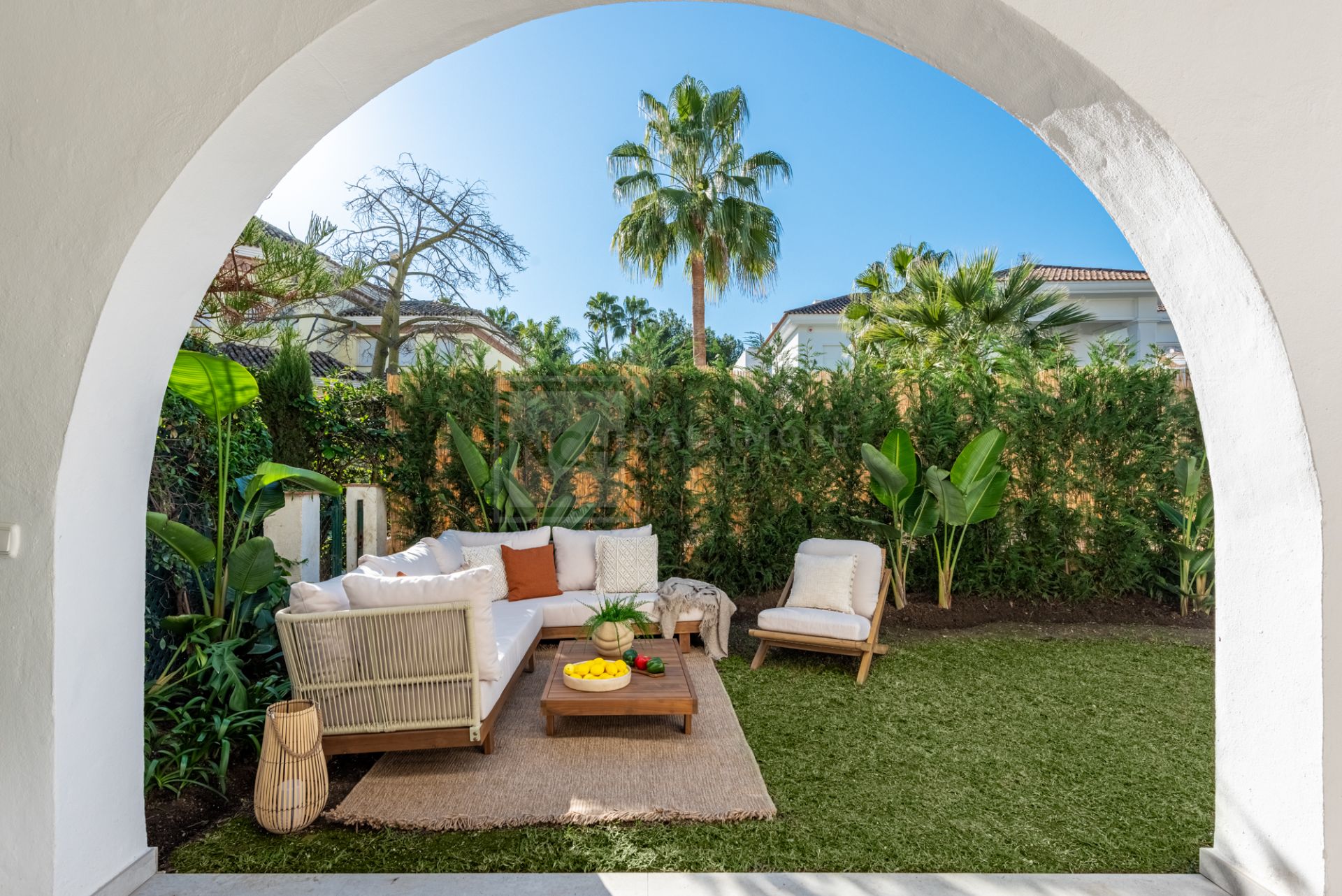 CHARMING BUNGALOW IN THE HEART OF NUEVA ANDALUCIA