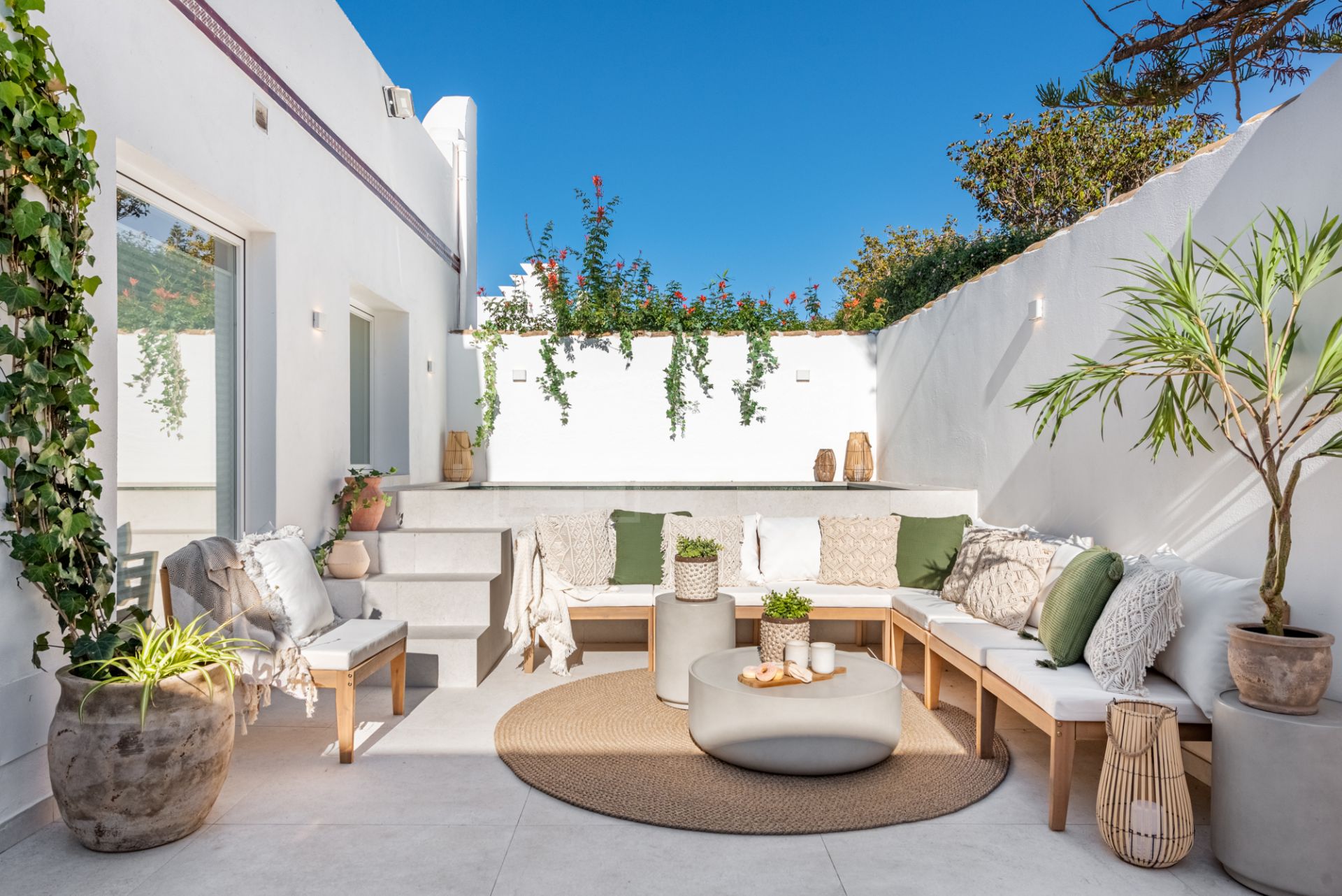 CHARMING BUNGALOW IN THE HEART OF NUEVA ANDALUCIA