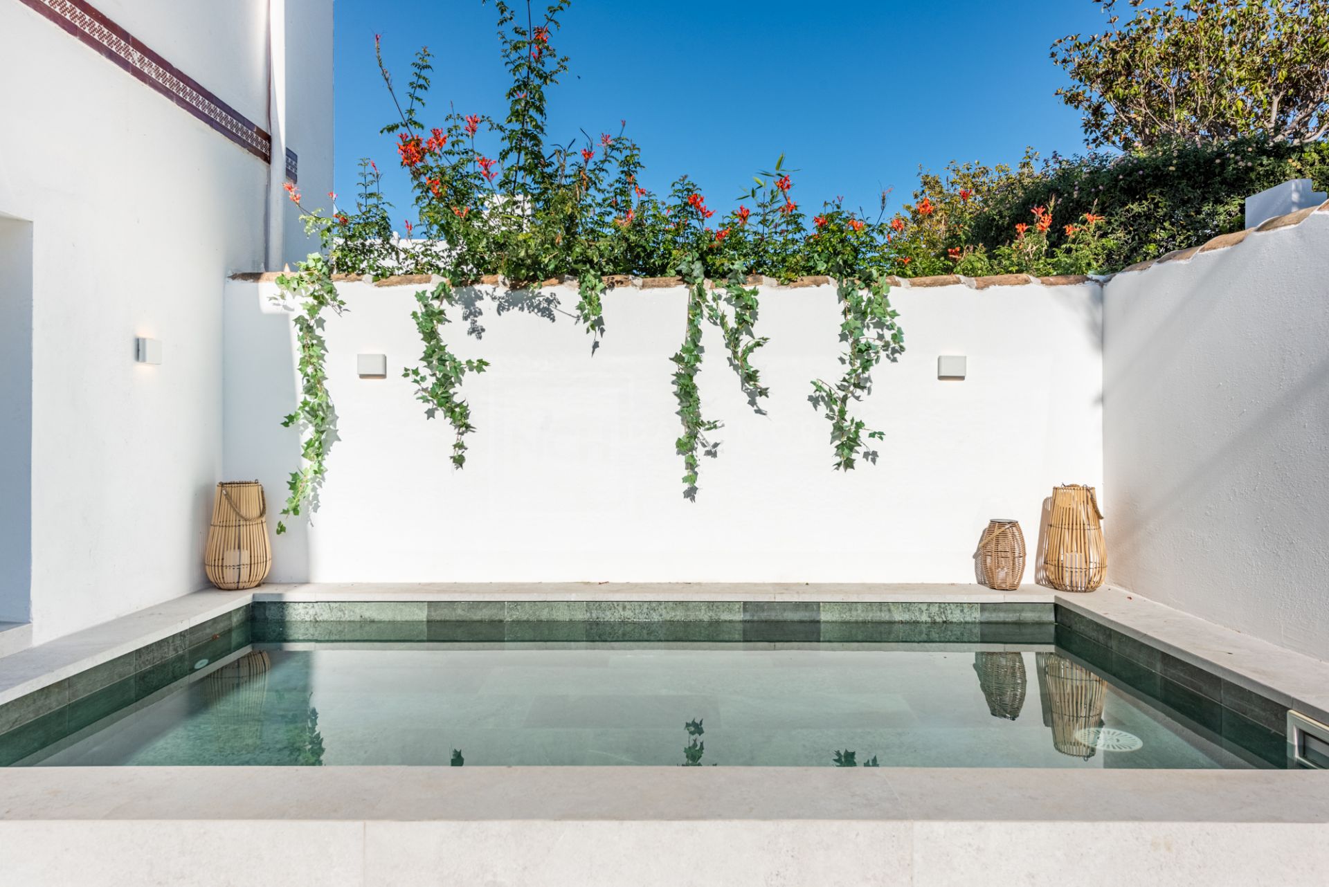 CHARMING BUNGALOW IN THE HEART OF NUEVA ANDALUCIA