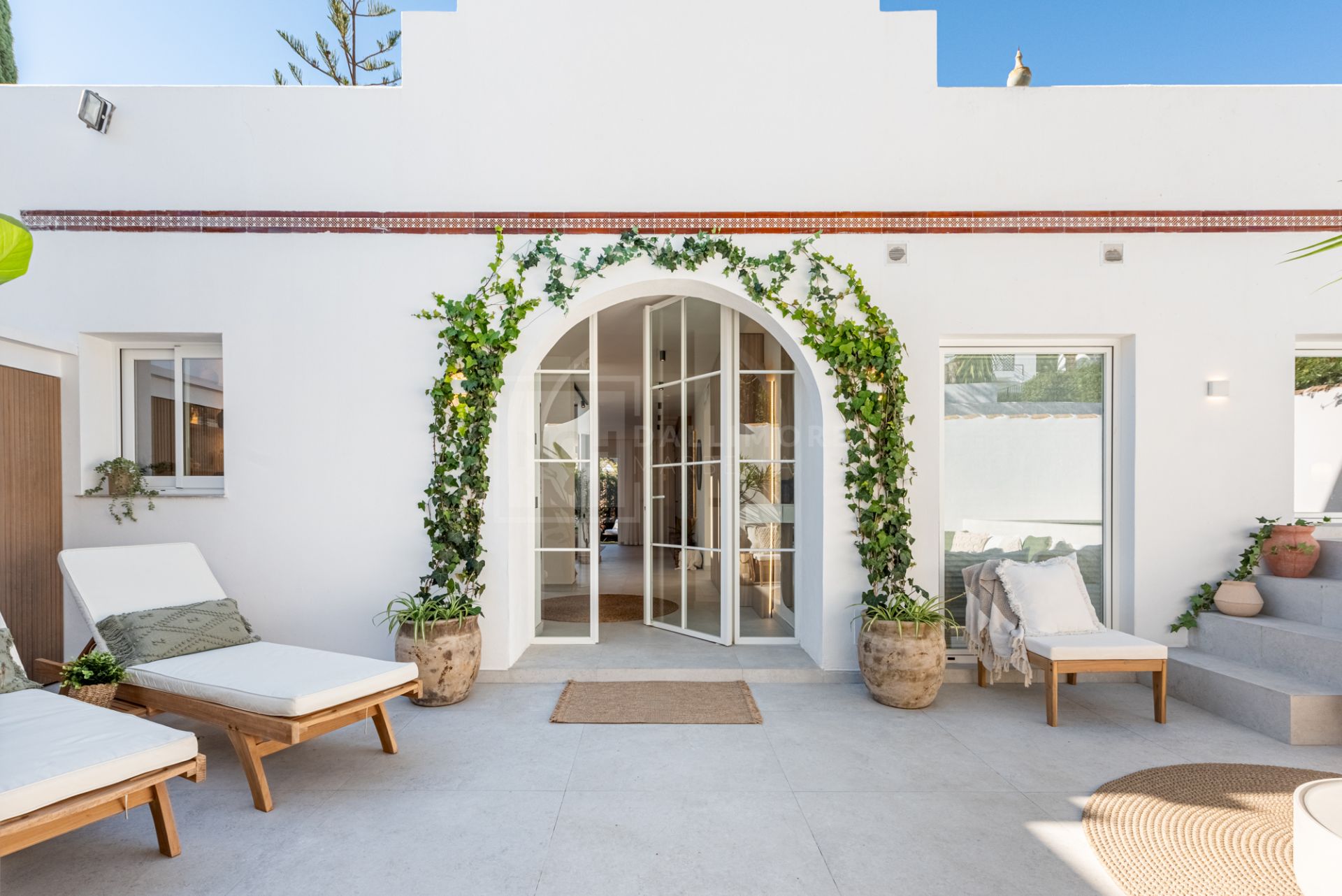 CHARMING BUNGALOW IN THE HEART OF NUEVA ANDALUCIA