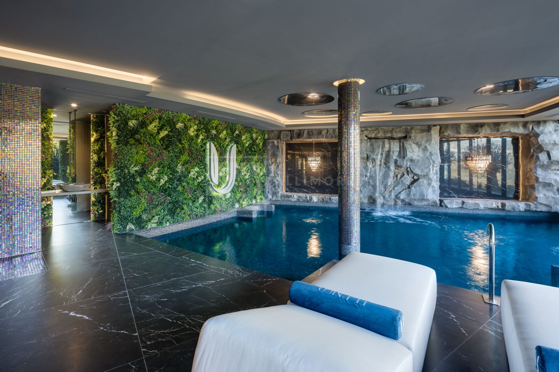 VILLA EL UNICO - 9-BEDROOM LUXURY MANSION IN LA ZAGALETA