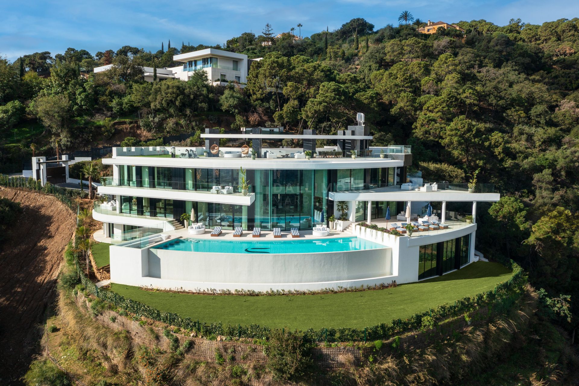 VILLA EL UNICO - 9-BEDROOM LUXURY MANSION IN LA ZAGALETA