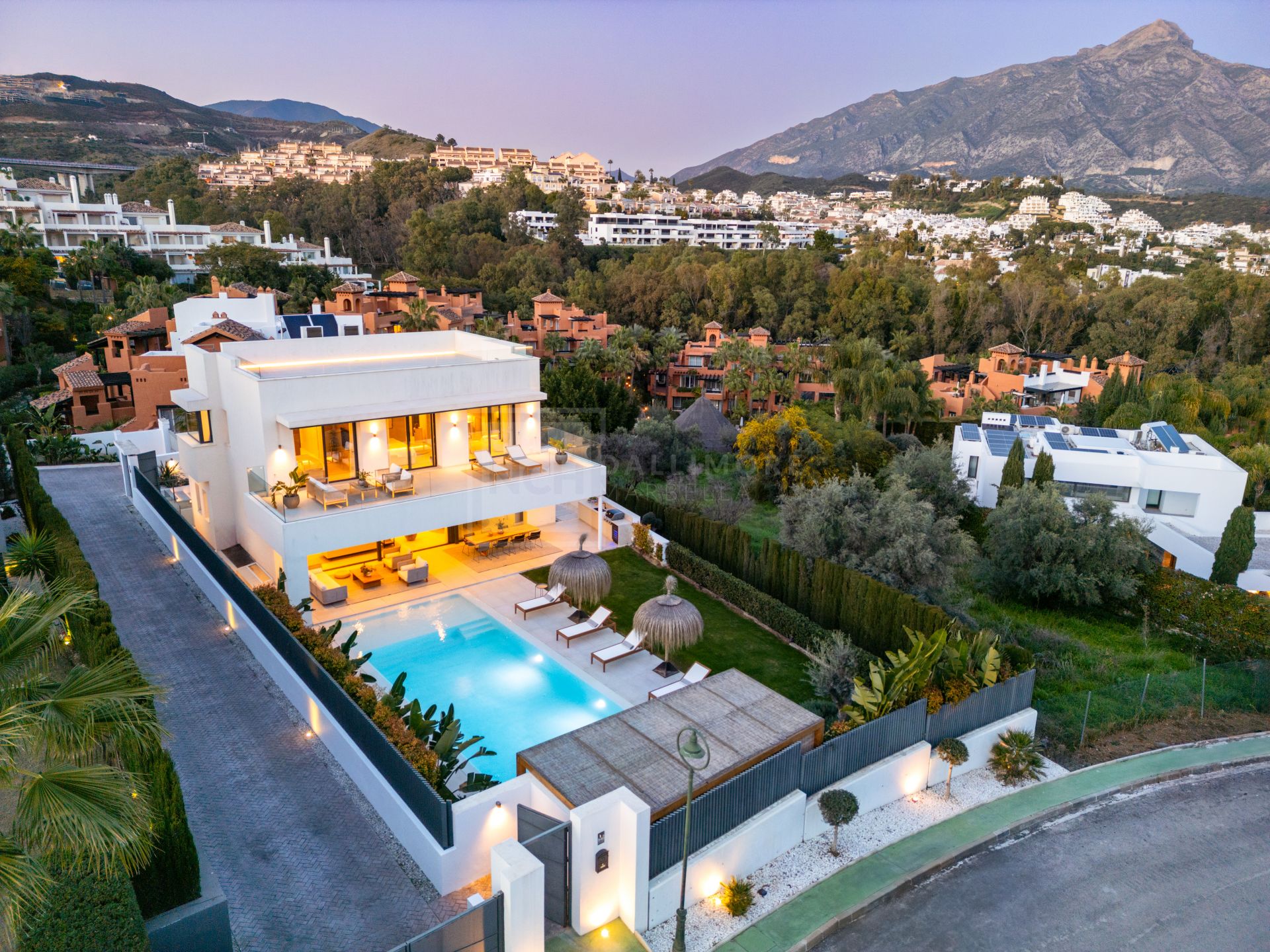 LIGHT-FILLED CONTEMPORARY 5-BEDROOM HOME IN MARBELLA’S EXCLUSIVE GOLF VALLEY