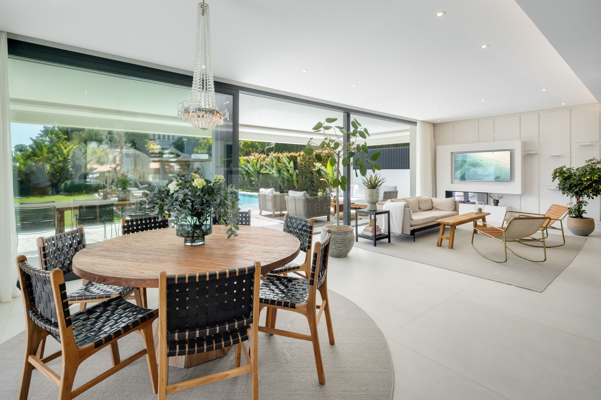LIGHT-FILLED CONTEMPORARY 5-BEDROOM HOME IN MARBELLA’S EXCLUSIVE GOLF VALLEY