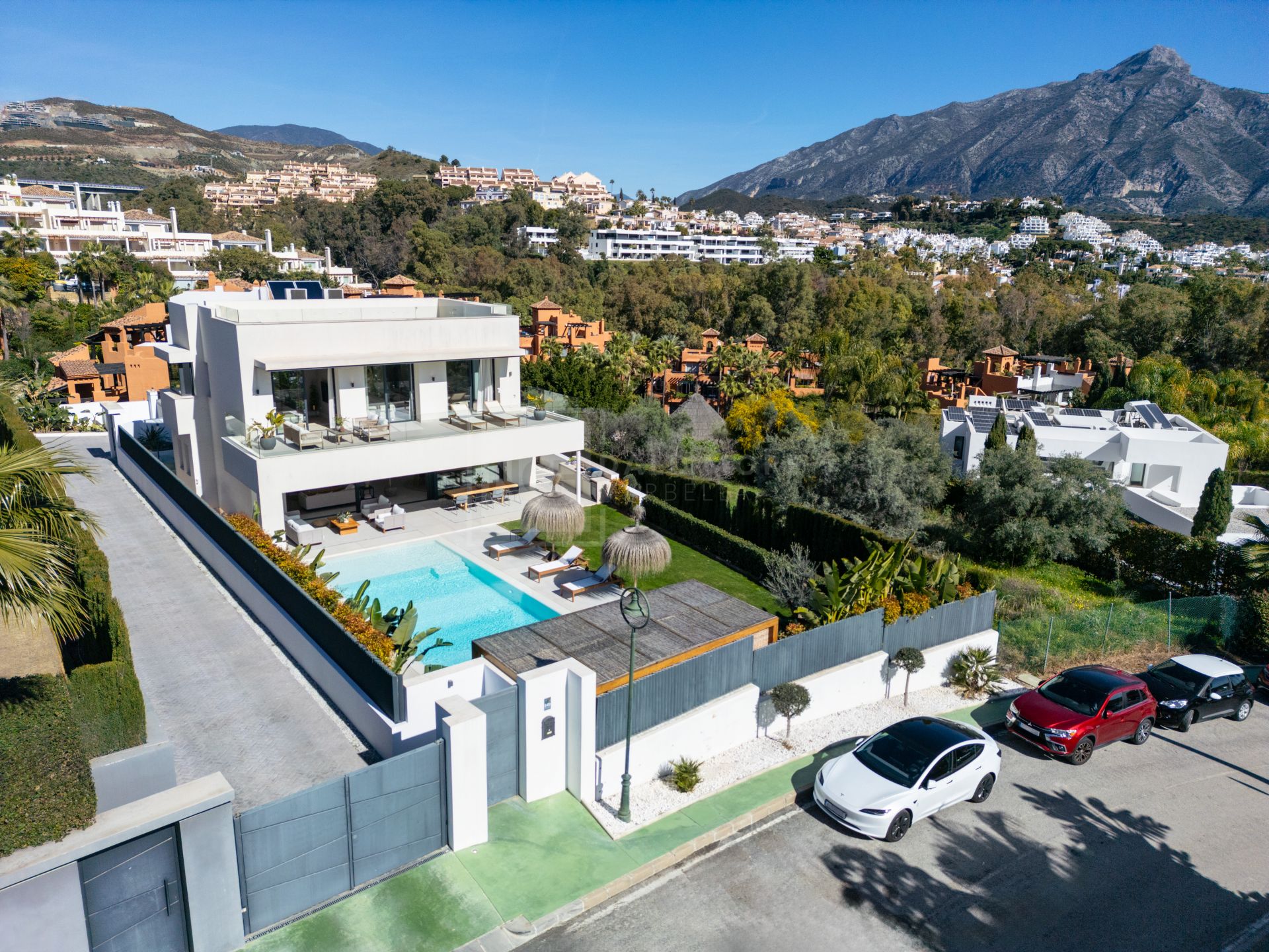 LIGHT-FILLED CONTEMPORARY 5-BEDROOM HOME IN MARBELLA’S EXCLUSIVE GOLF VALLEY