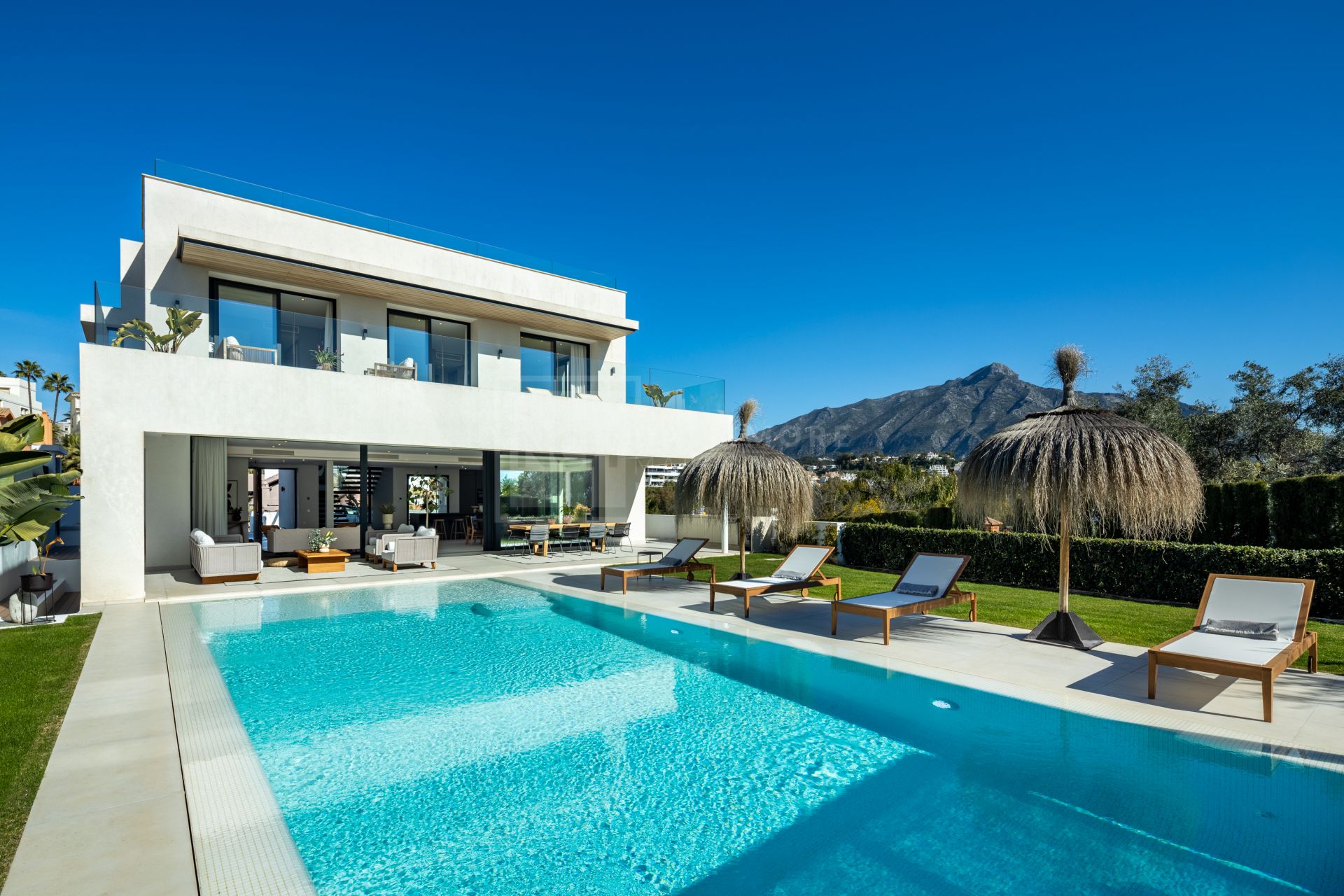 LIGHT-FILLED CONTEMPORARY 5-BEDROOM HOME IN MARBELLA’S EXCLUSIVE GOLF VALLEY