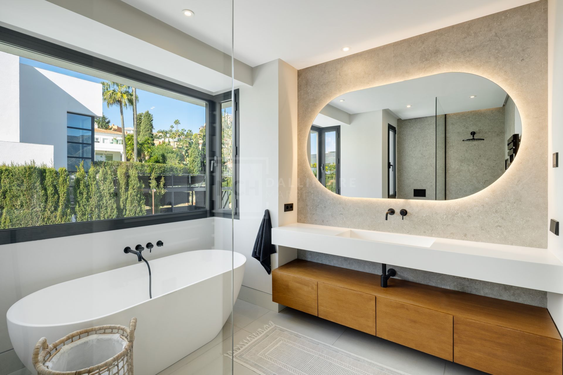 LIGHT-FILLED CONTEMPORARY 5-BEDROOM HOME IN MARBELLA’S EXCLUSIVE GOLF VALLEY