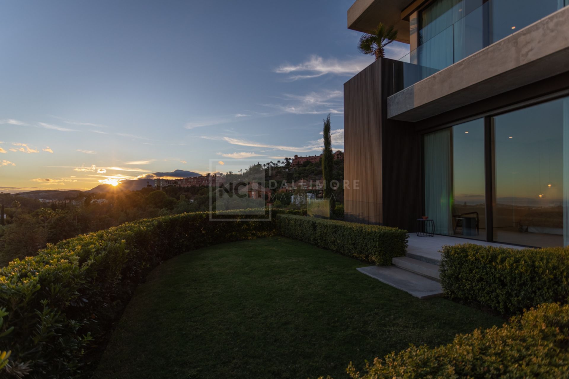 VILLA SUNSET - VISTAS INIGUALABLES EN UNA COMUNIDAD DOBLEMENTE VIGILADA