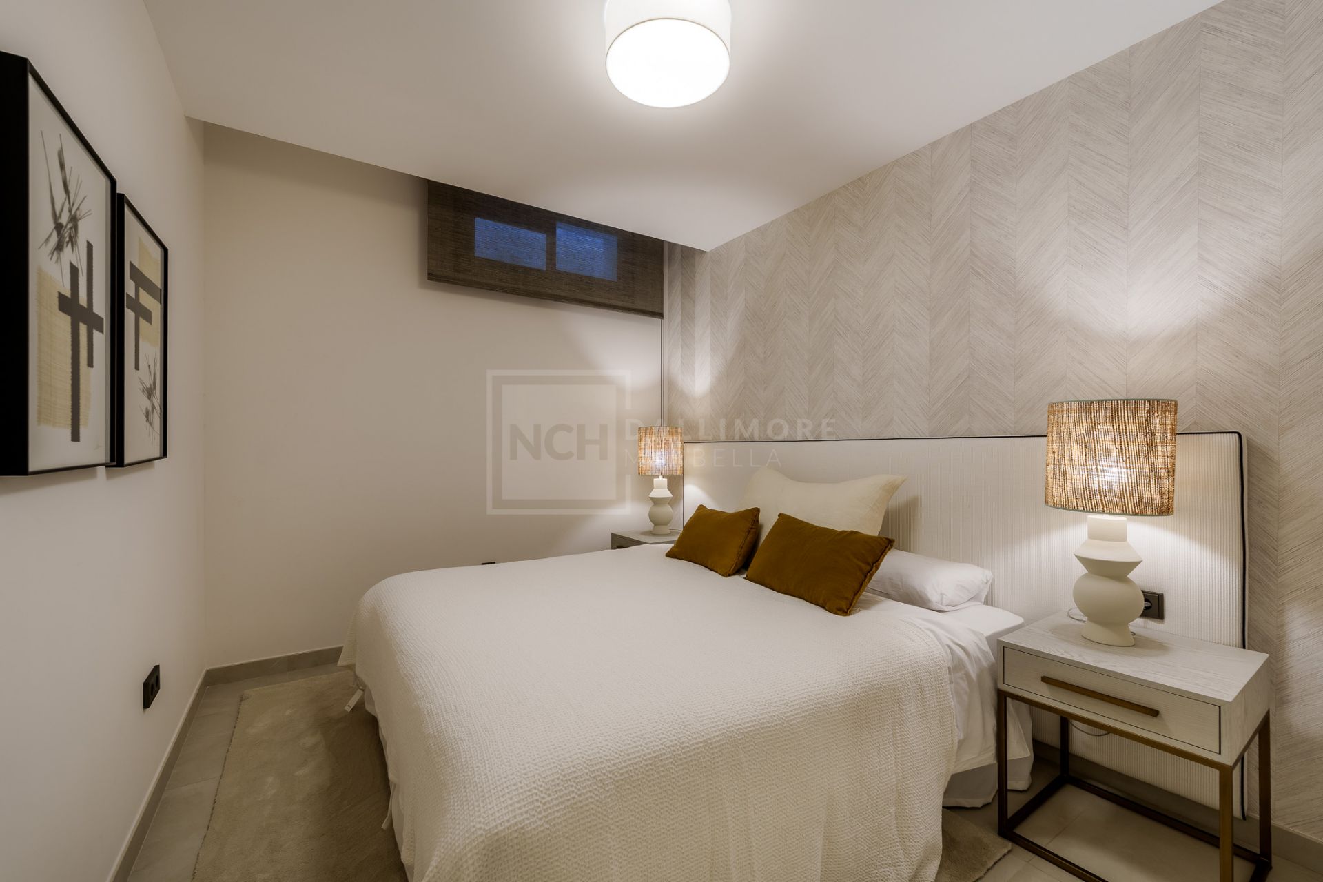STYLISH SEMI-DETACHED HOME IN MARBELLA’S ELITE ZONE WITH GARDEN, POOL & SOLARIUM