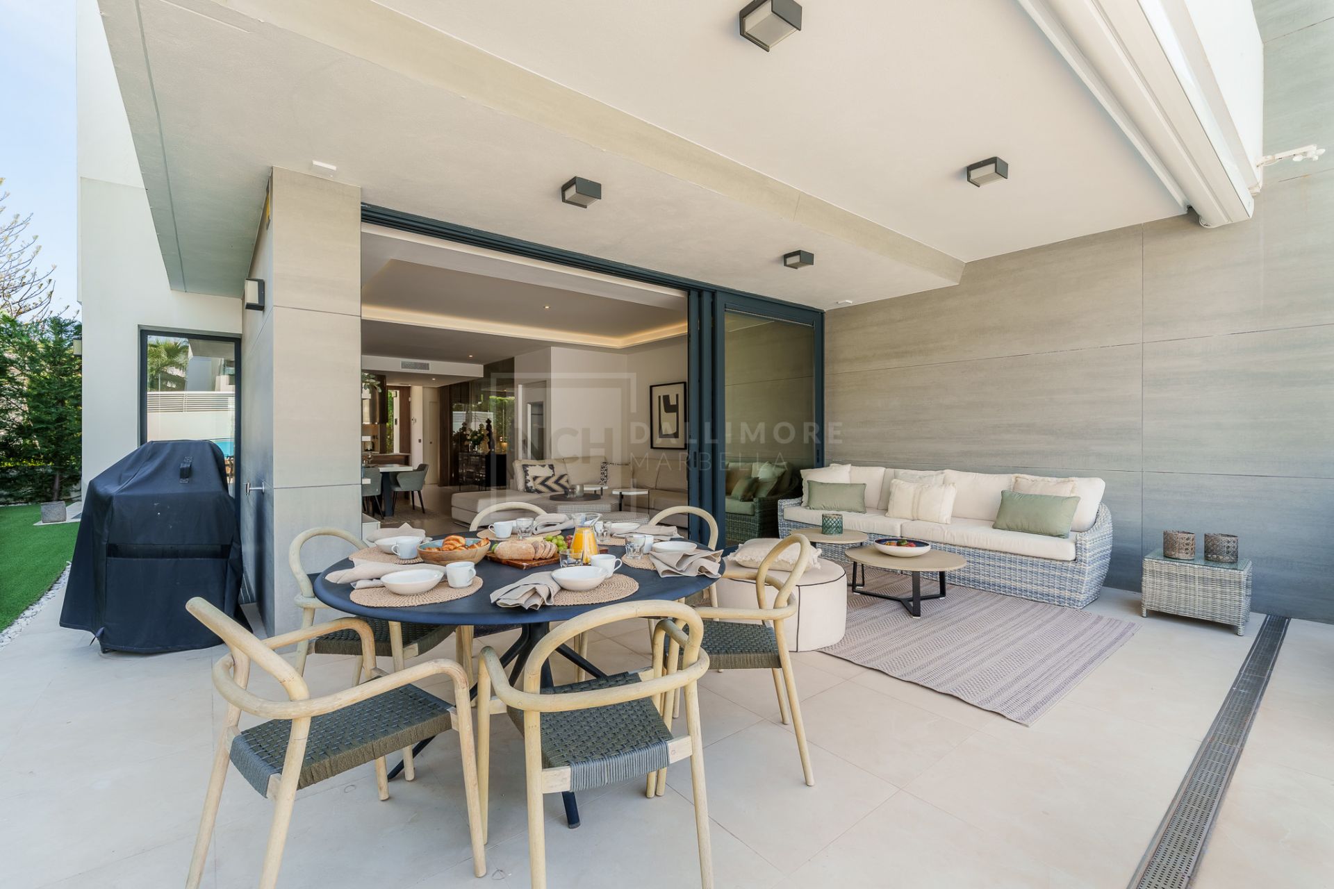 STYLISH SEMI-DETACHED HOME IN MARBELLA’S ELITE ZONE WITH GARDEN, POOL & SOLARIUM