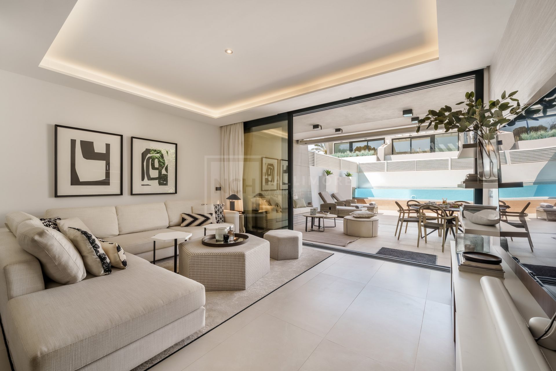 STYLISH SEMI-DETACHED HOME IN MARBELLA’S ELITE ZONE WITH GARDEN, POOL & SOLARIUM