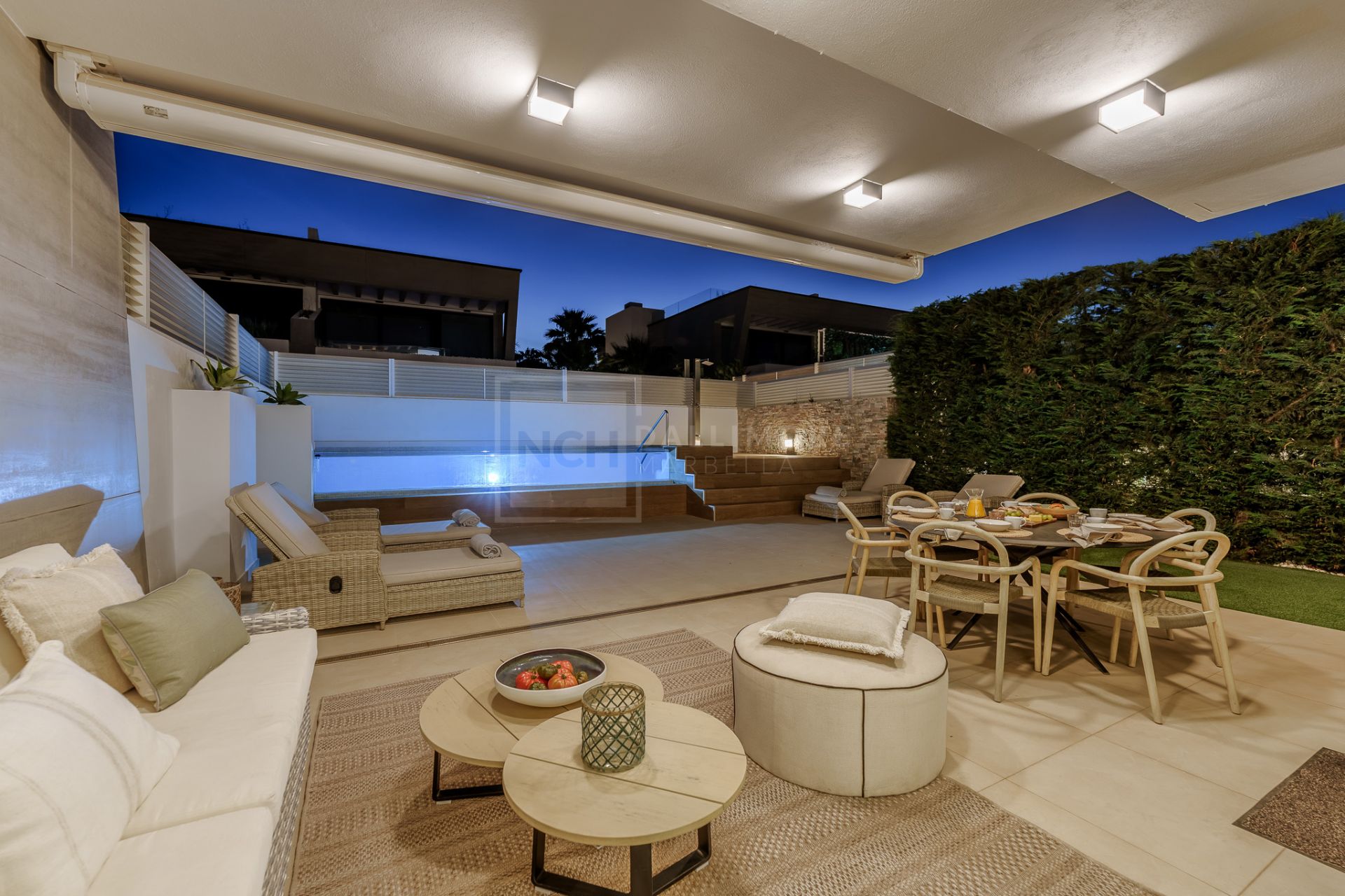 STYLISH SEMI-DETACHED HOME IN MARBELLA’S ELITE ZONE WITH GARDEN, POOL & SOLARIUM
