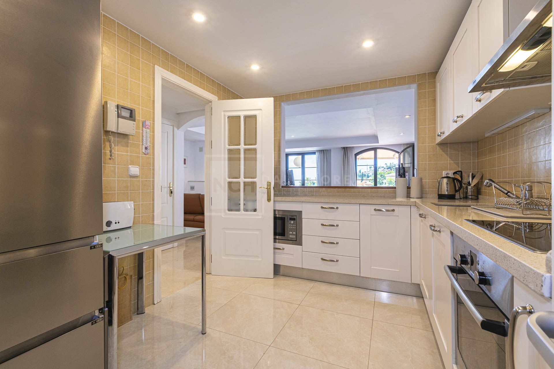 SOUTH FACING 4-BEDROOM TOWNHOUSE IN LOS ARQUEROS