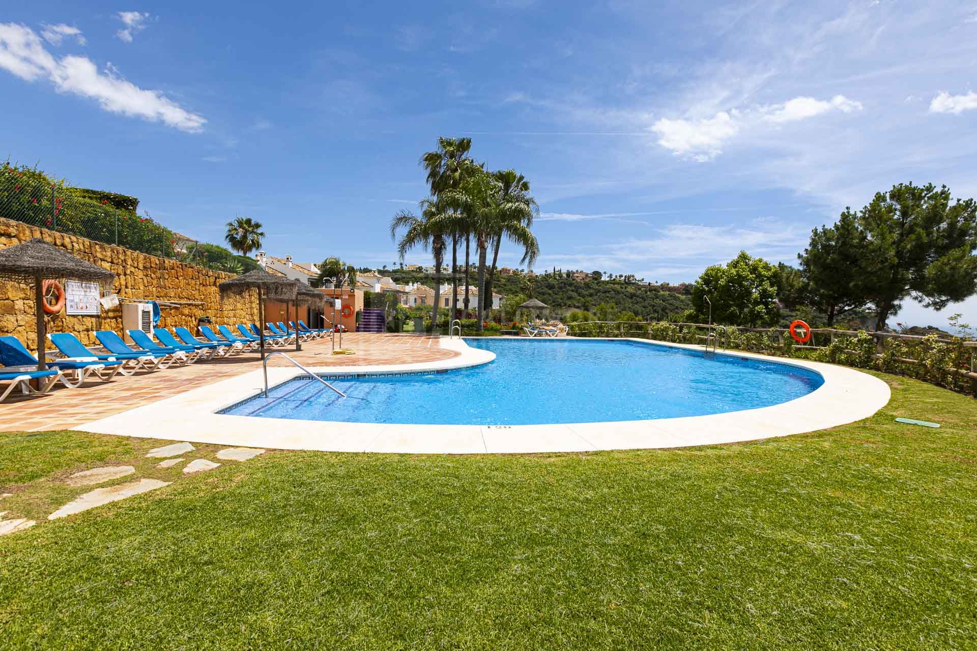 SOUTH FACING 4-BEDROOM TOWNHOUSE IN LOS ARQUEROS