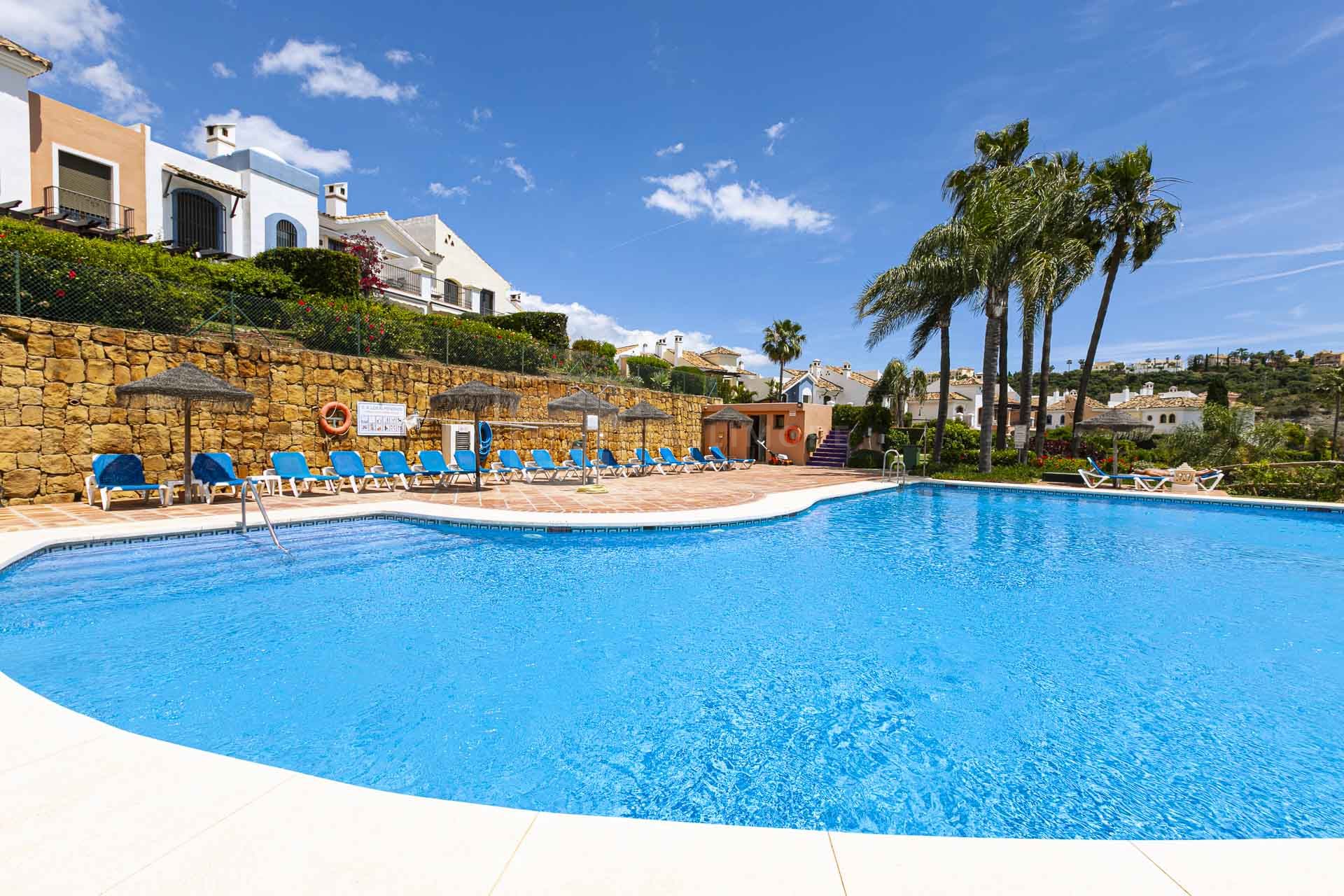 SOUTH FACING 4-BEDROOM TOWNHOUSE IN LOS ARQUEROS