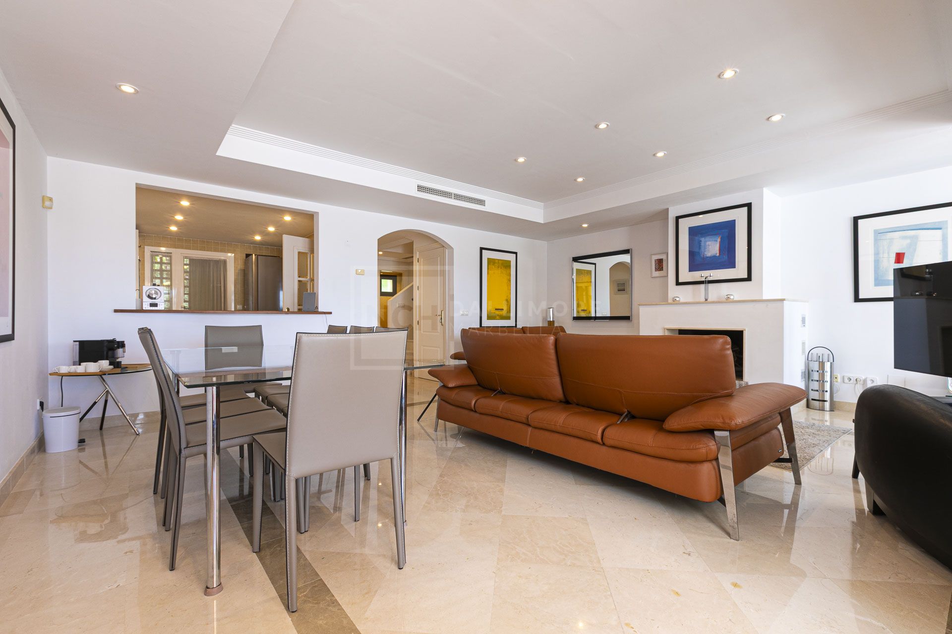 SOUTH FACING 4-BEDROOM TOWNHOUSE IN LOS ARQUEROS