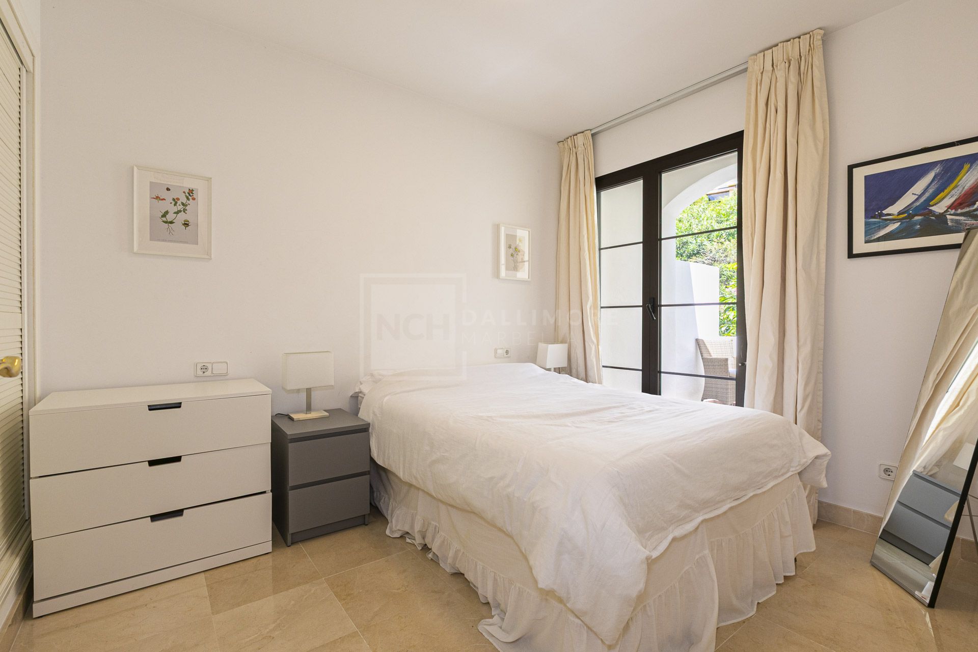 SOUTH FACING 4-BEDROOM TOWNHOUSE IN LOS ARQUEROS