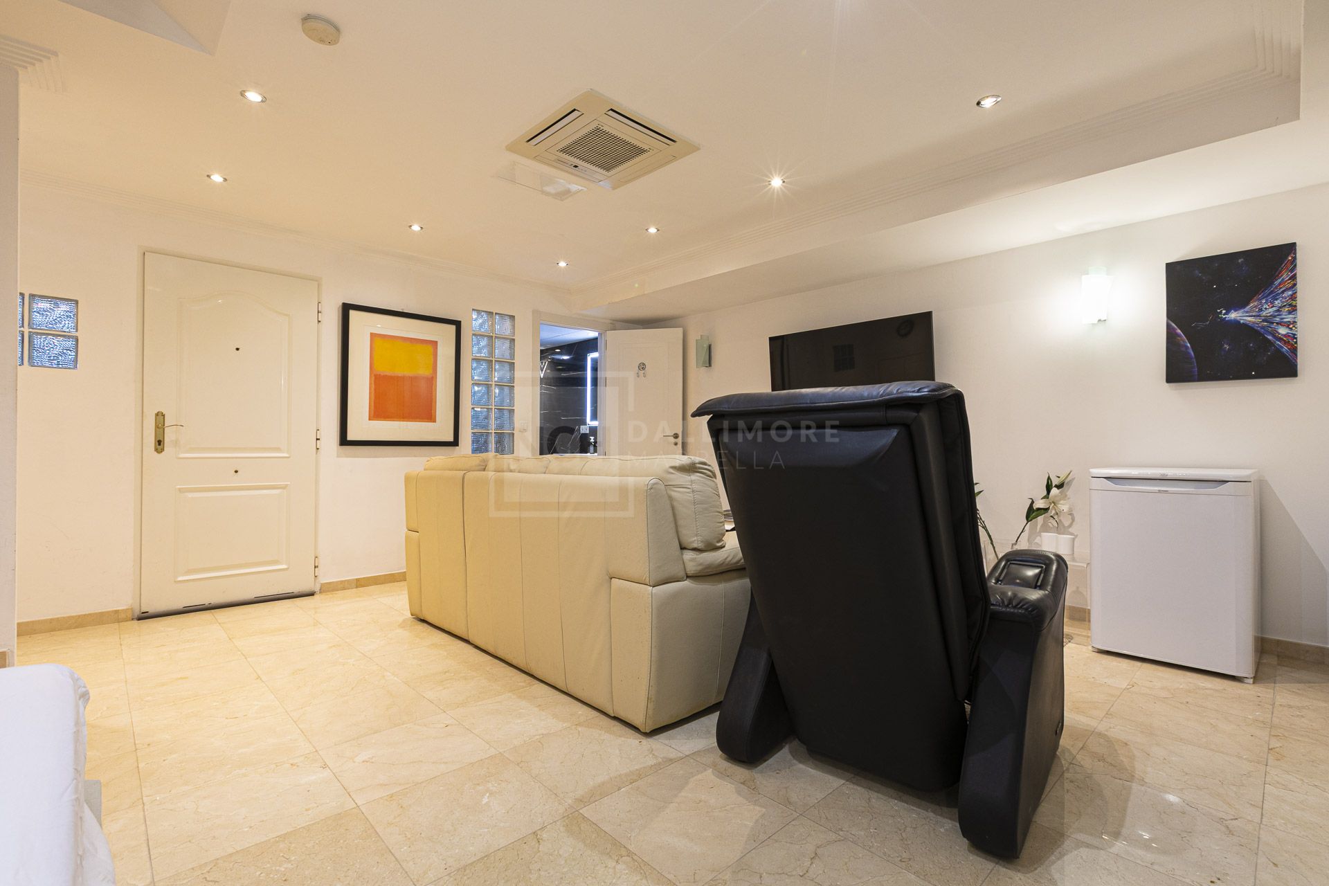 SOUTH FACING 4-BEDROOM TOWNHOUSE IN LOS ARQUEROS