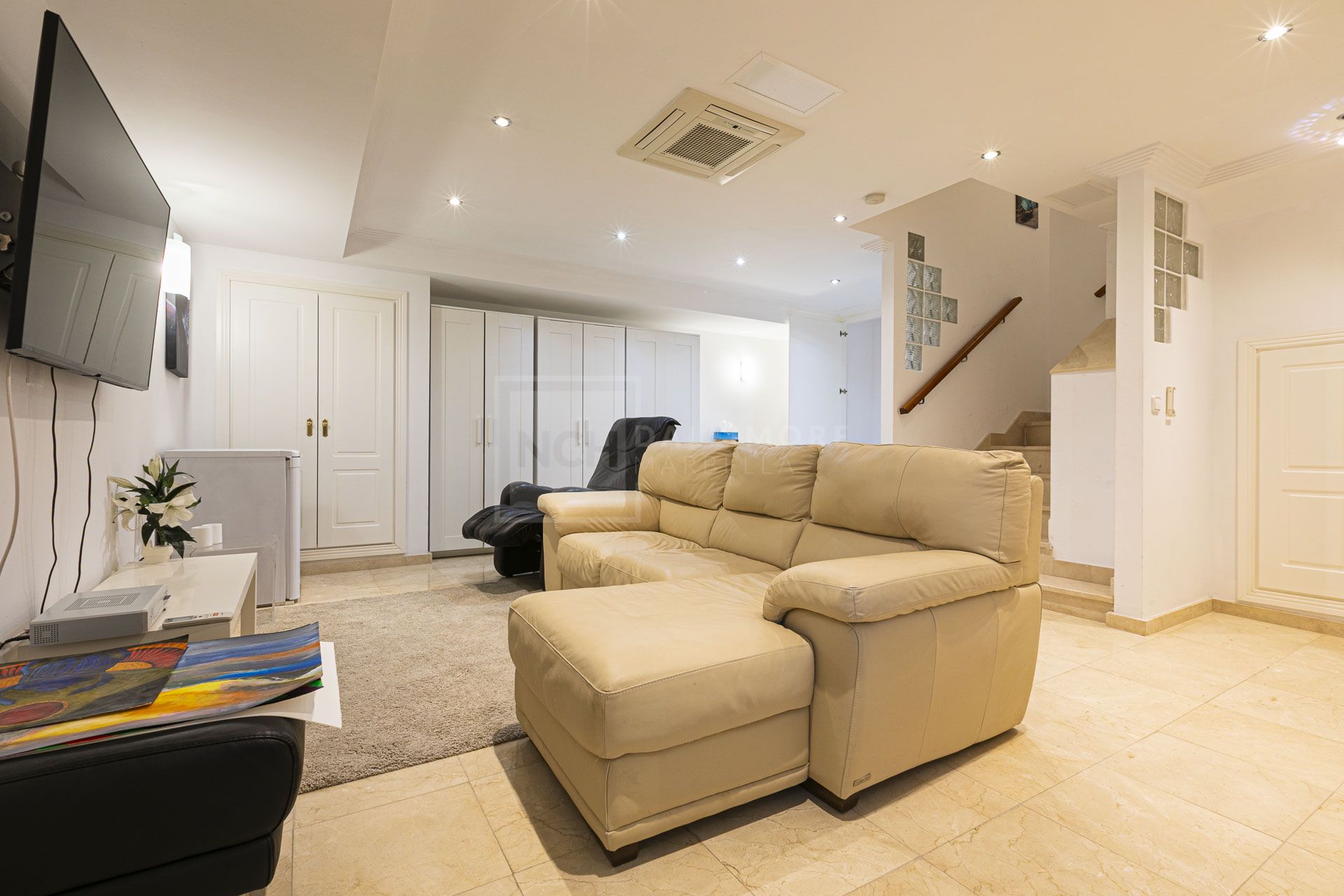 SOUTH FACING 4-BEDROOM TOWNHOUSE IN LOS ARQUEROS