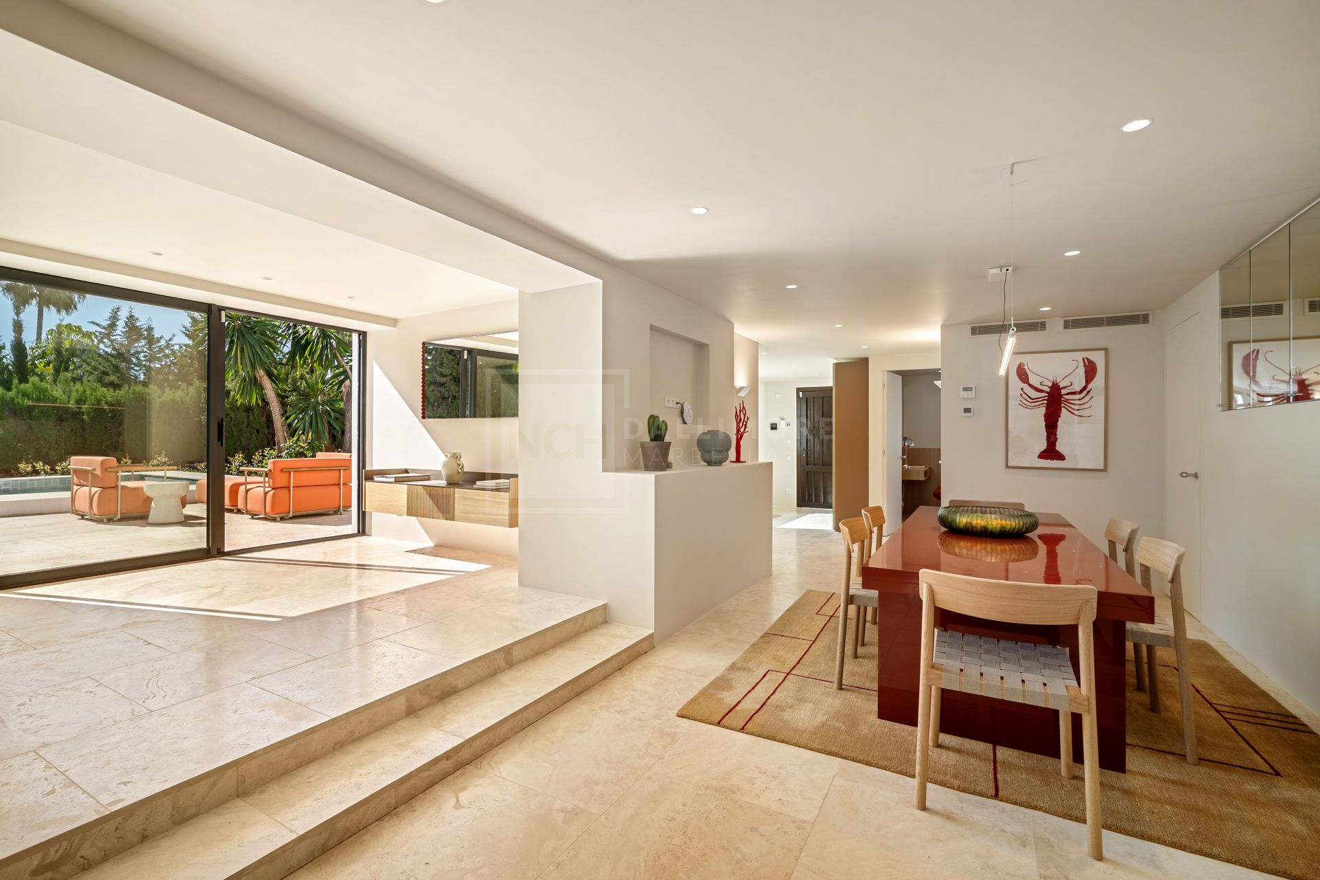 VILLA MODERNA DE 4 DORMITORIOS CON JARDÍN PRIVADO Y VISTAS A LA CONCHA EN NUEVA ANDALUCÍA