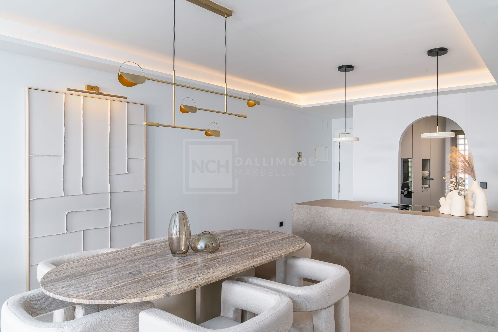 REFORMED LUXURY APARTMENT WITH SEA VIEWS ON THE GOLDEN MILE IN MARBELLA