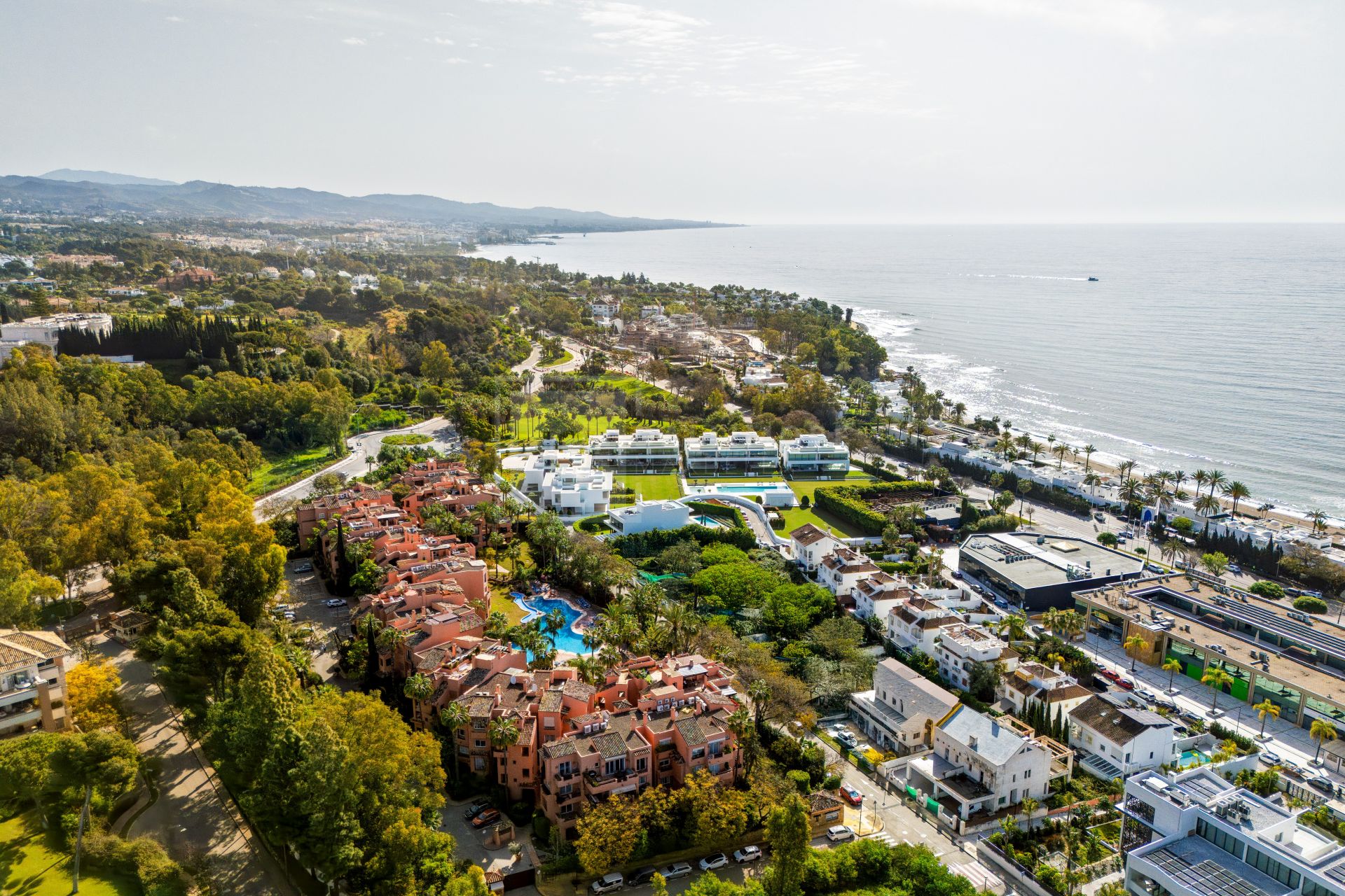 REFORMED LUXURY APARTMENT WITH SEA VIEWS ON THE GOLDEN MILE IN MARBELLA