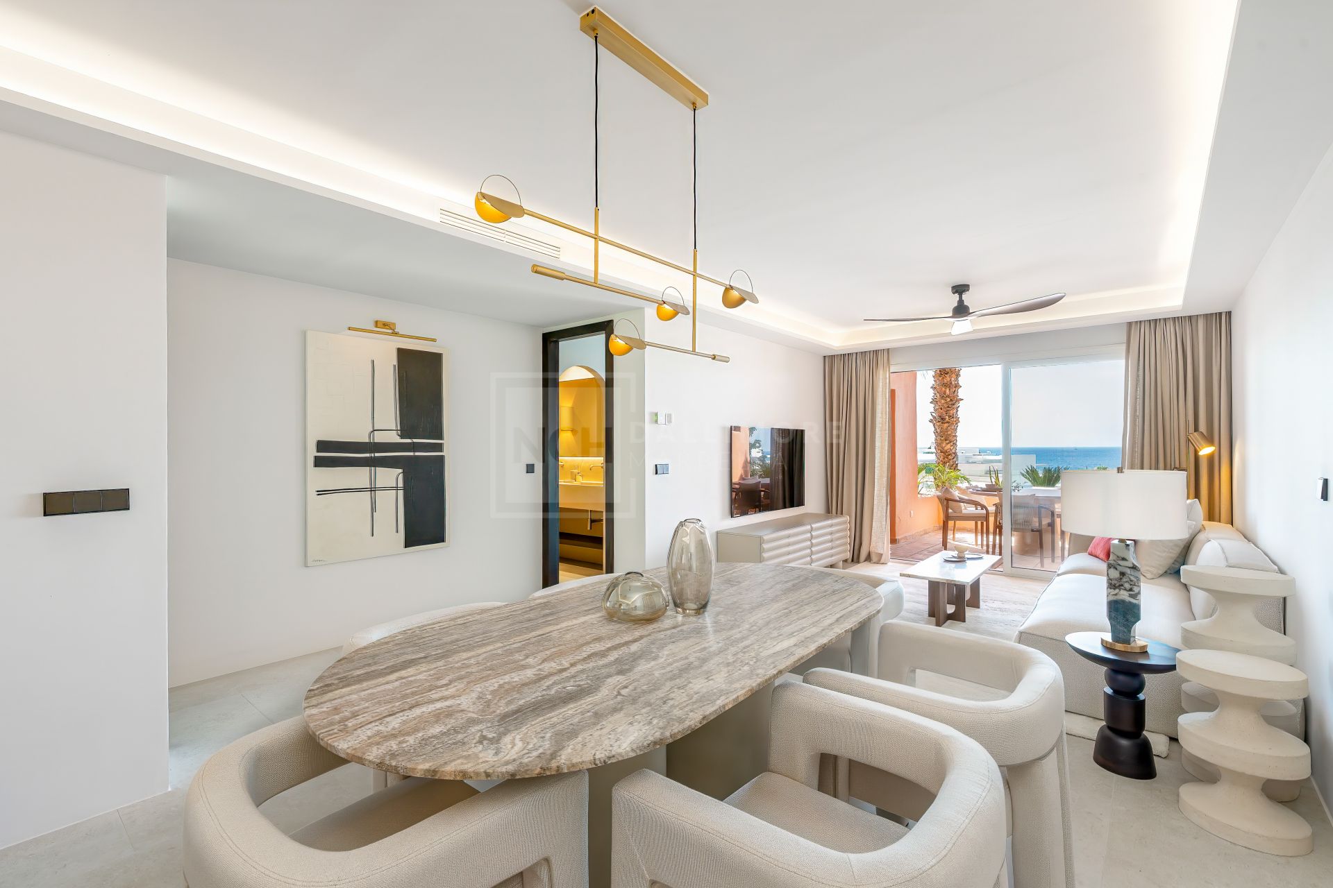 REFORMED LUXURY APARTMENT WITH SEA VIEWS ON THE GOLDEN MILE IN MARBELLA