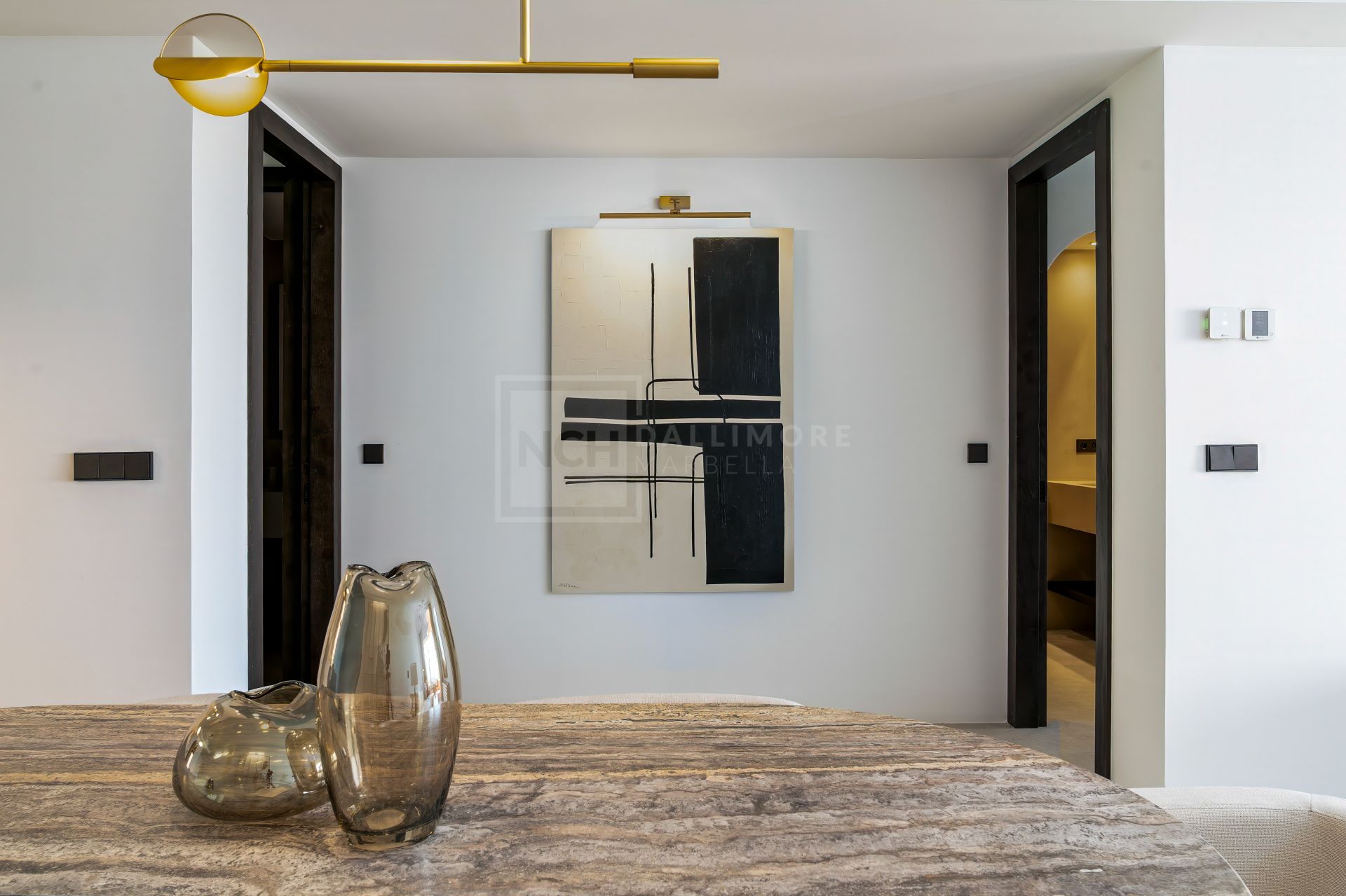 REFORMED LUXURY APARTMENT WITH SEA VIEWS ON THE GOLDEN MILE IN MARBELLA