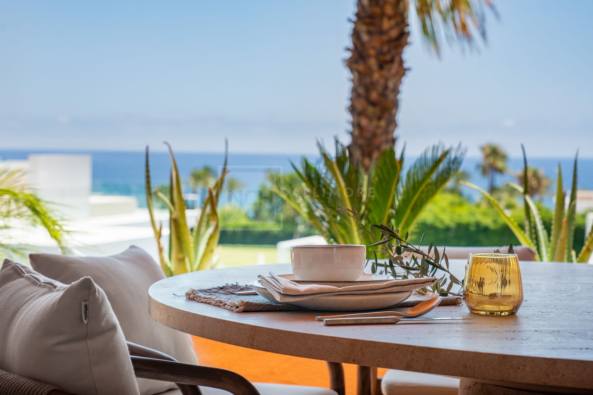 REFORMED LUXURY APARTMENT WITH SEA VIEWS ON THE GOLDEN MILE IN MARBELLA