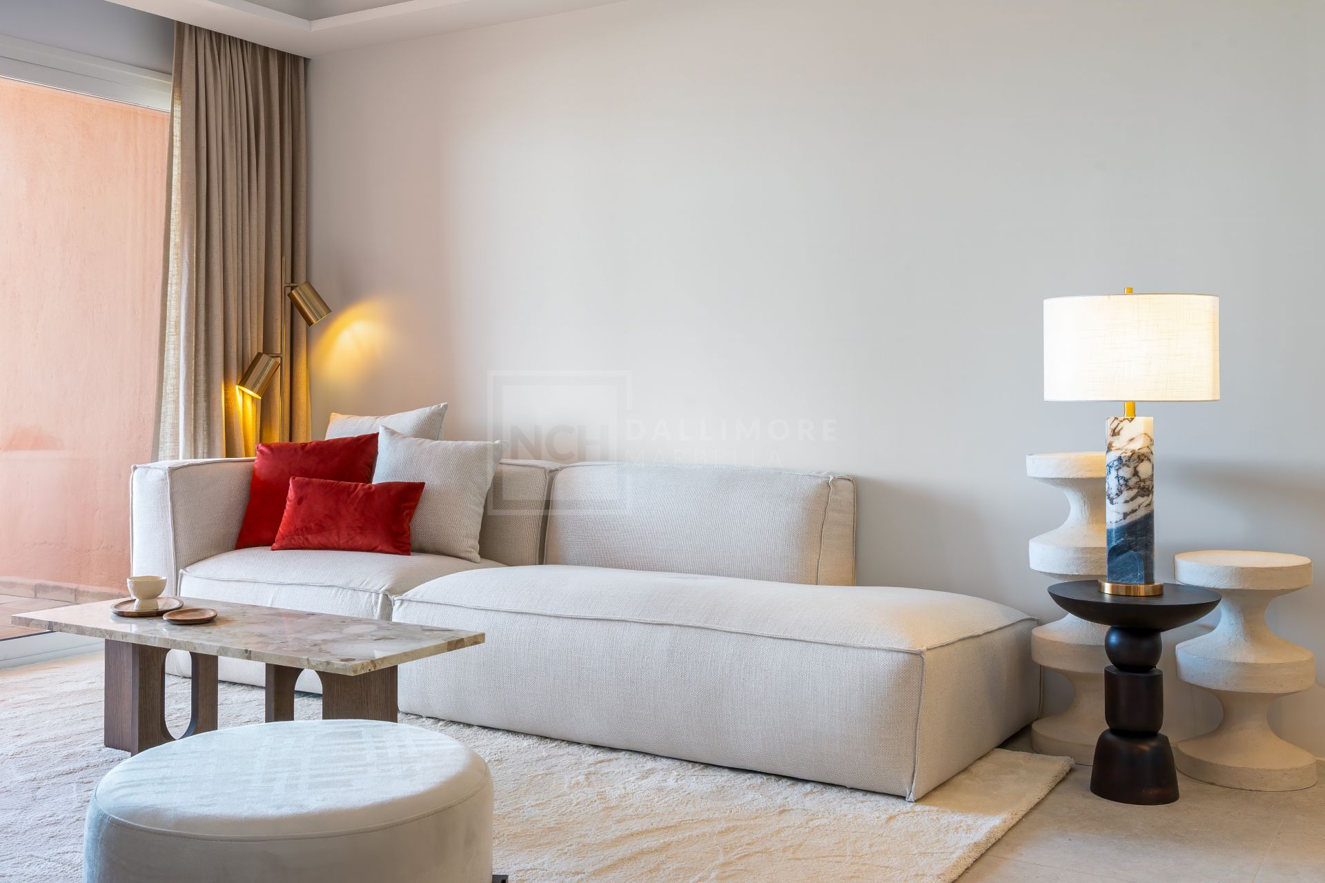 REFORMED LUXURY APARTMENT WITH SEA VIEWS ON THE GOLDEN MILE IN MARBELLA