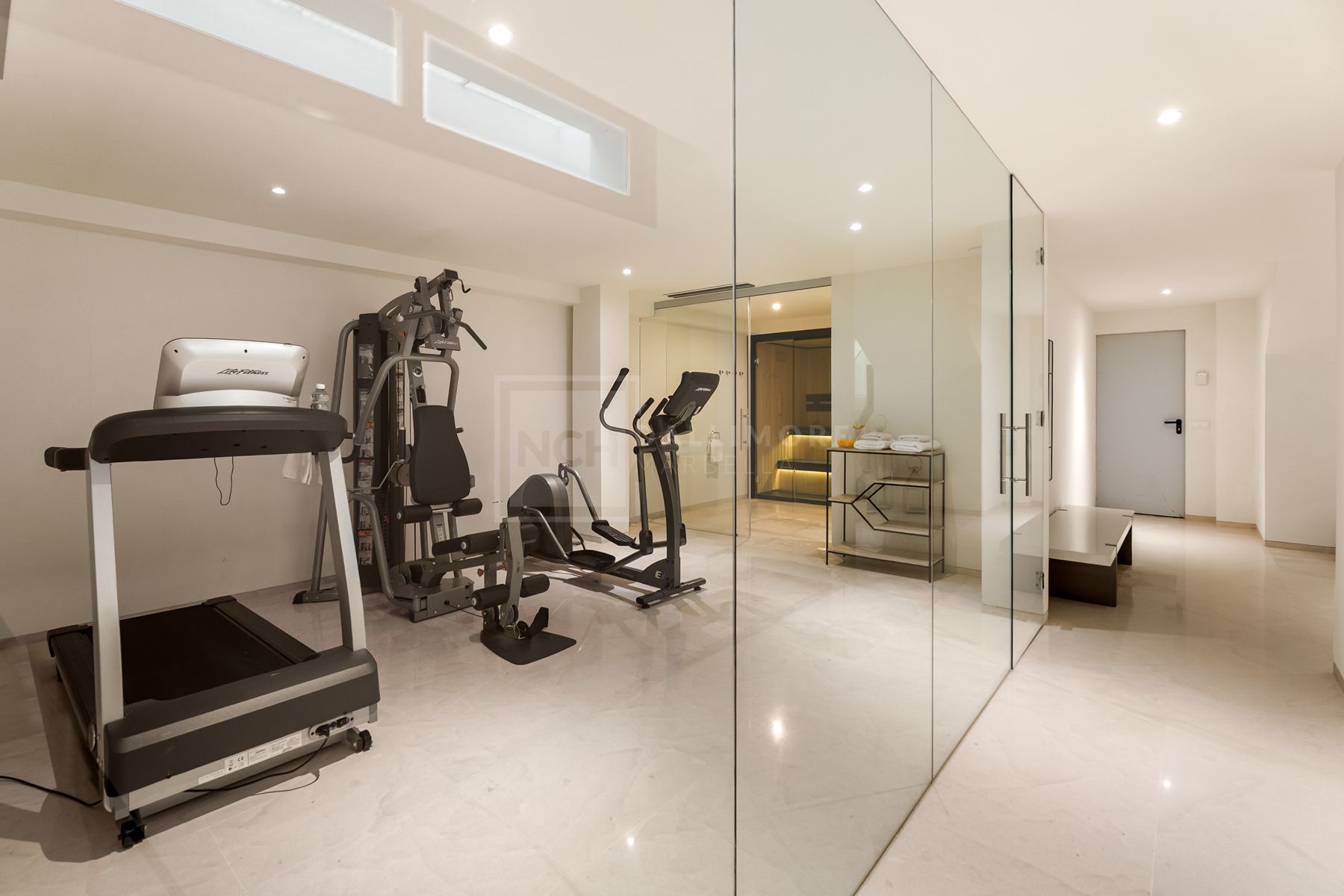 VILLA EL PARAÍSO – LUJO MODERNO CON SAUNA, CINE Y PISCINA CLIMATIZADA