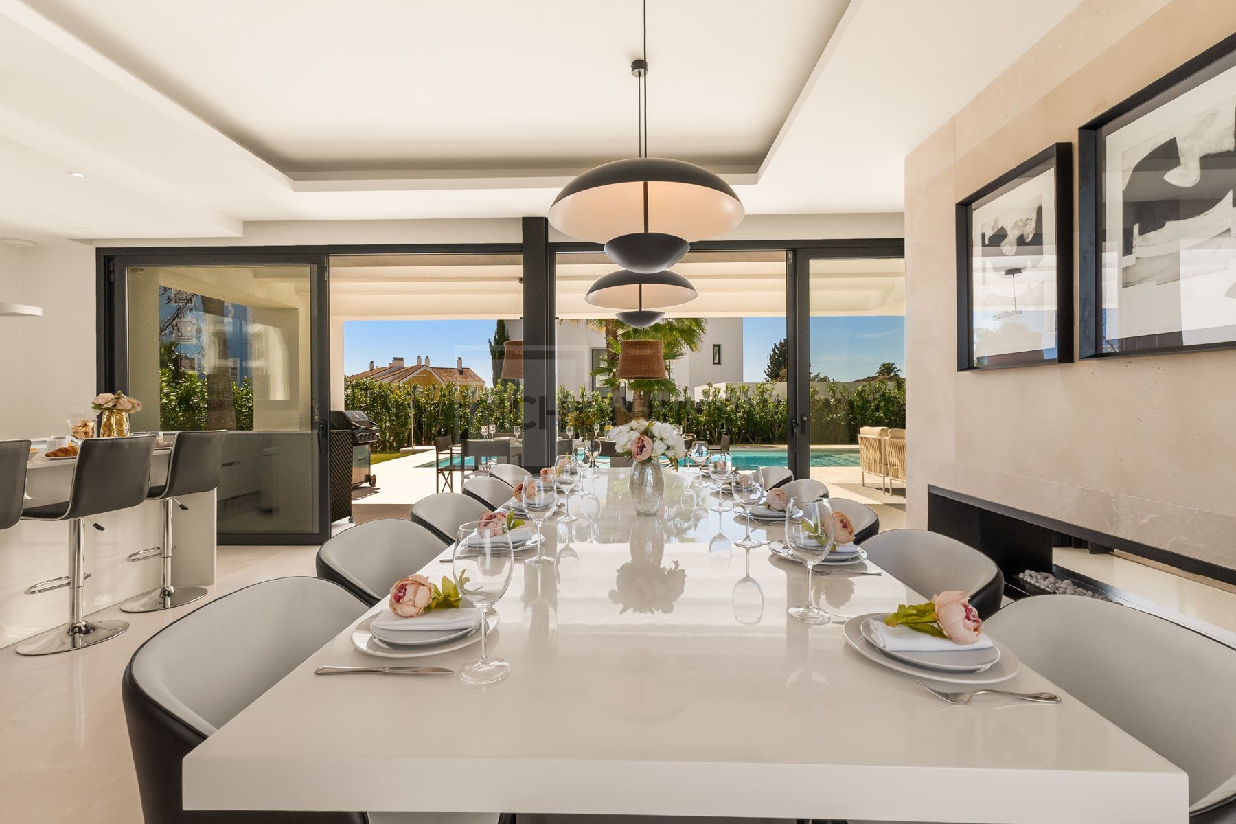 VILLA EL PARAÍSO – LUJO MODERNO CON SAUNA, CINE Y PISCINA CLIMATIZADA