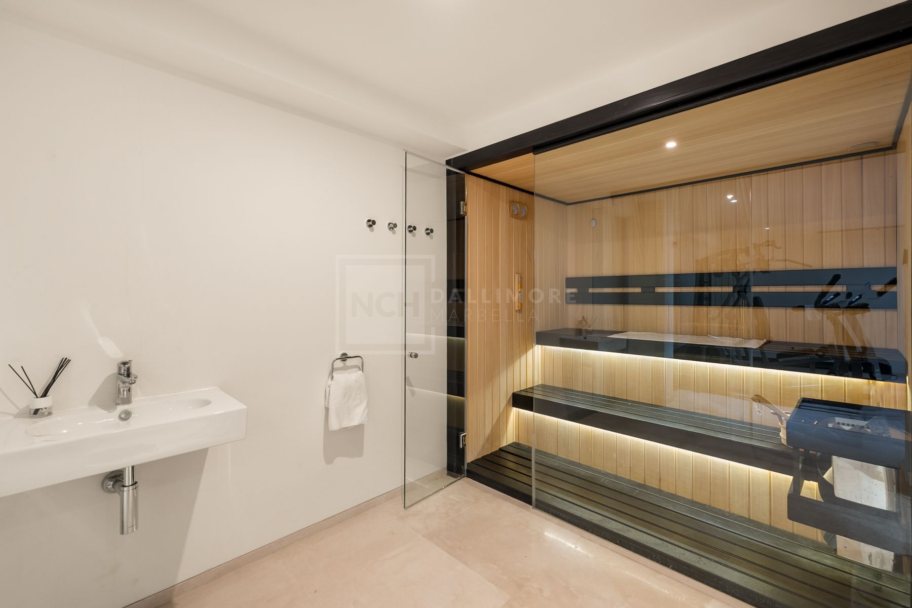 VILLA EL PARAÍSO – LUJO MODERNO CON SAUNA, CINE Y PISCINA CLIMATIZADA