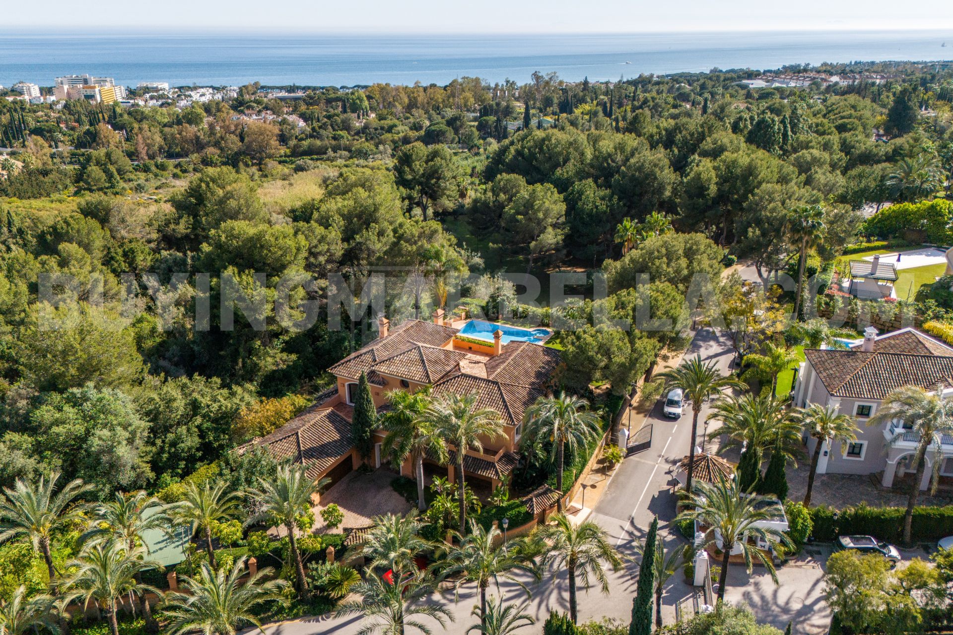 ELEGANCIA ANDALUZA ATEMPORAL EN LA MILLA DE ORO DE MARBELLA