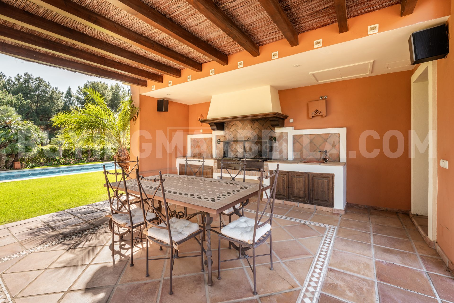 ELEGANCIA ANDALUZA ATEMPORAL EN LA MILLA DE ORO DE MARBELLA