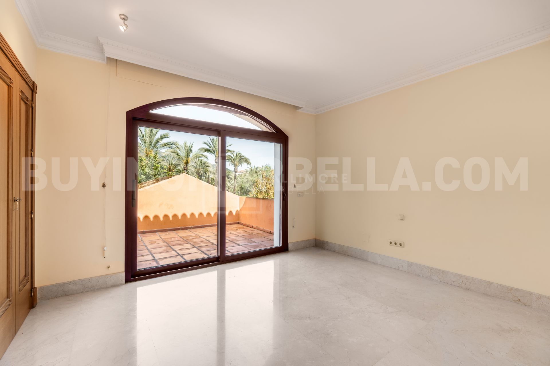 ELEGANCIA ANDALUZA ATEMPORAL EN LA MILLA DE ORO DE MARBELLA