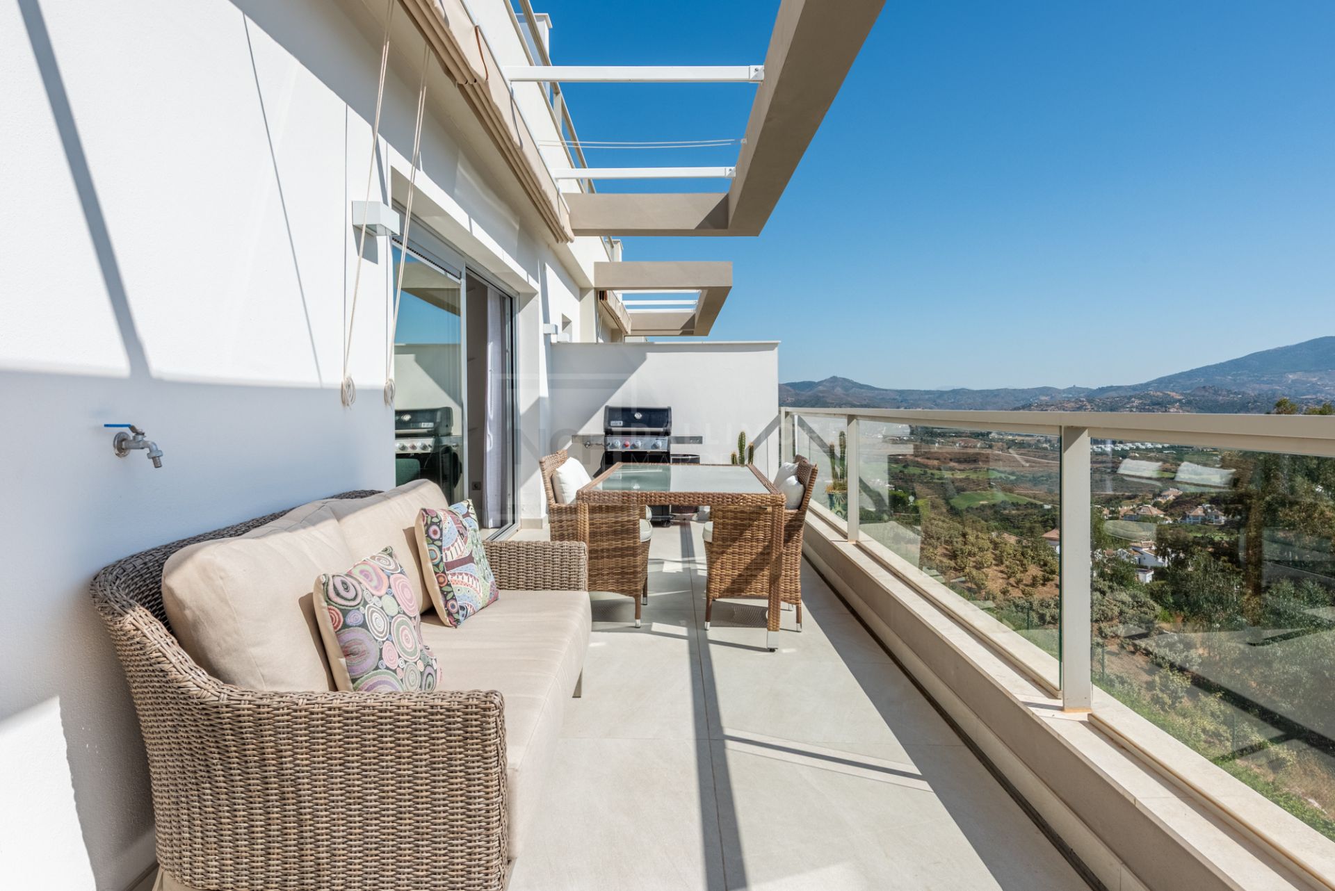 STUNNING 3-BEDROOM DUPLEX PENTHOUSE IN HARMONY LA CALA GOLF