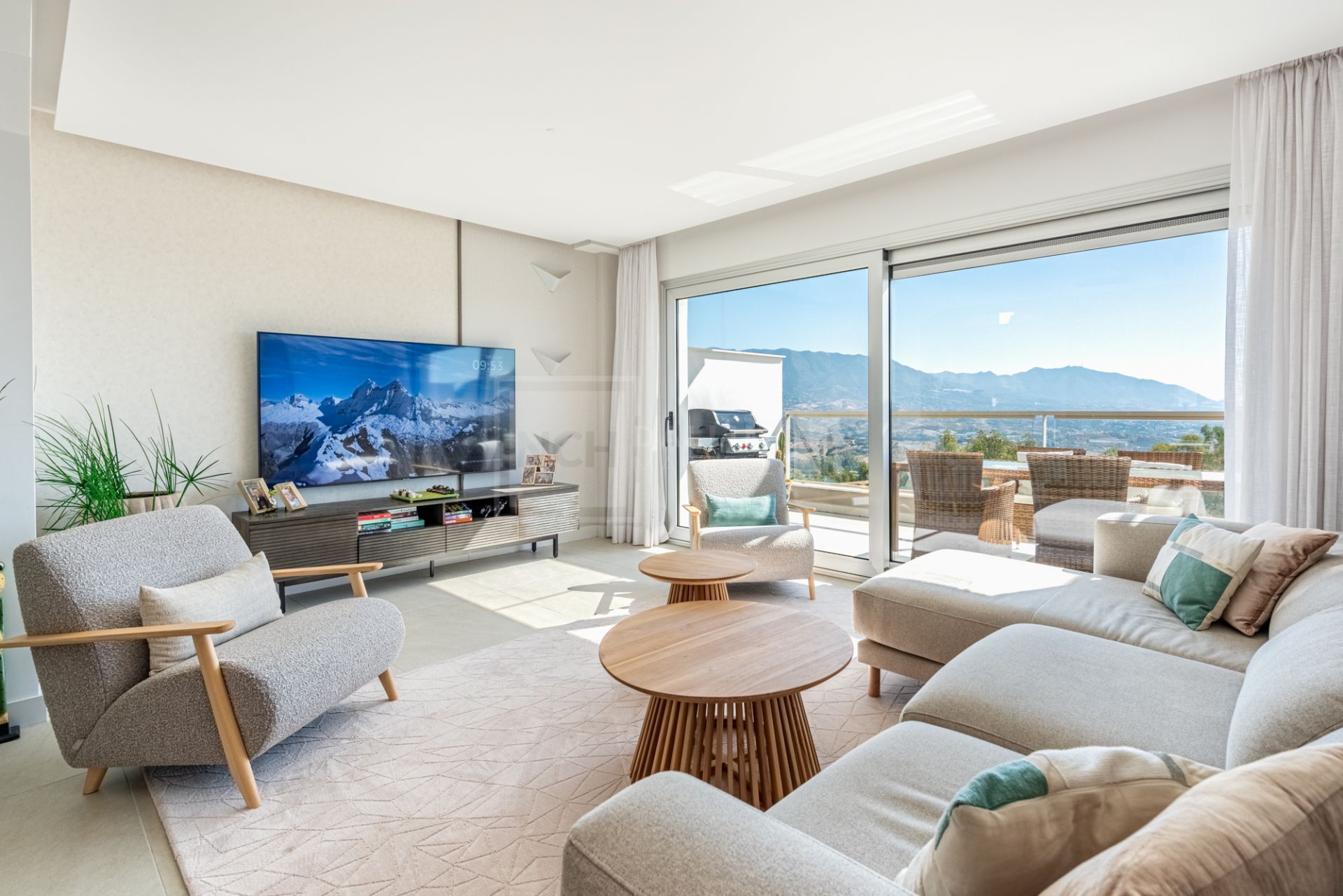 STUNNING 3-BEDROOM DUPLEX PENTHOUSE IN HARMONY LA CALA GOLF