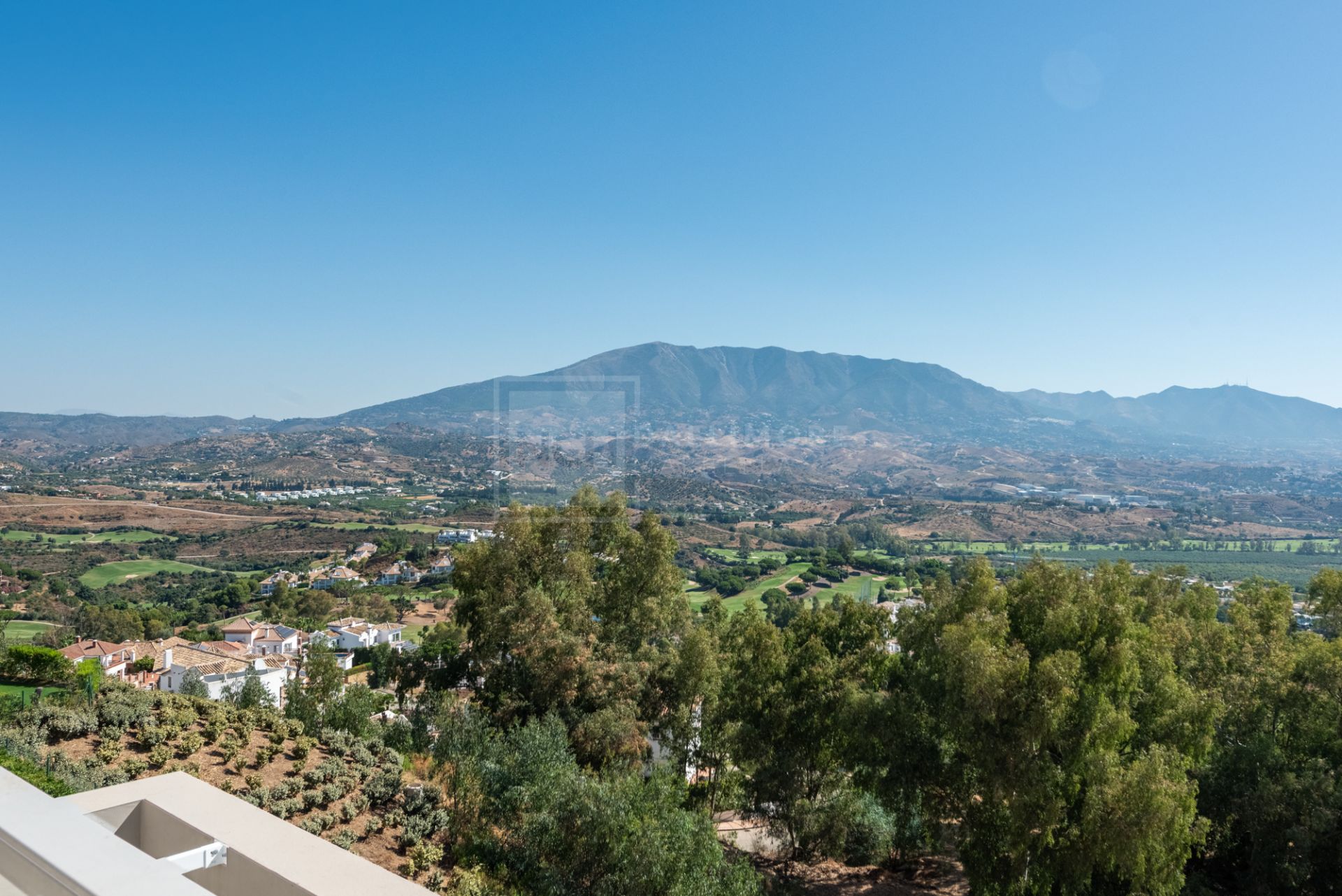 STUNNING 3-BEDROOM DUPLEX PENTHOUSE IN HARMONY LA CALA GOLF