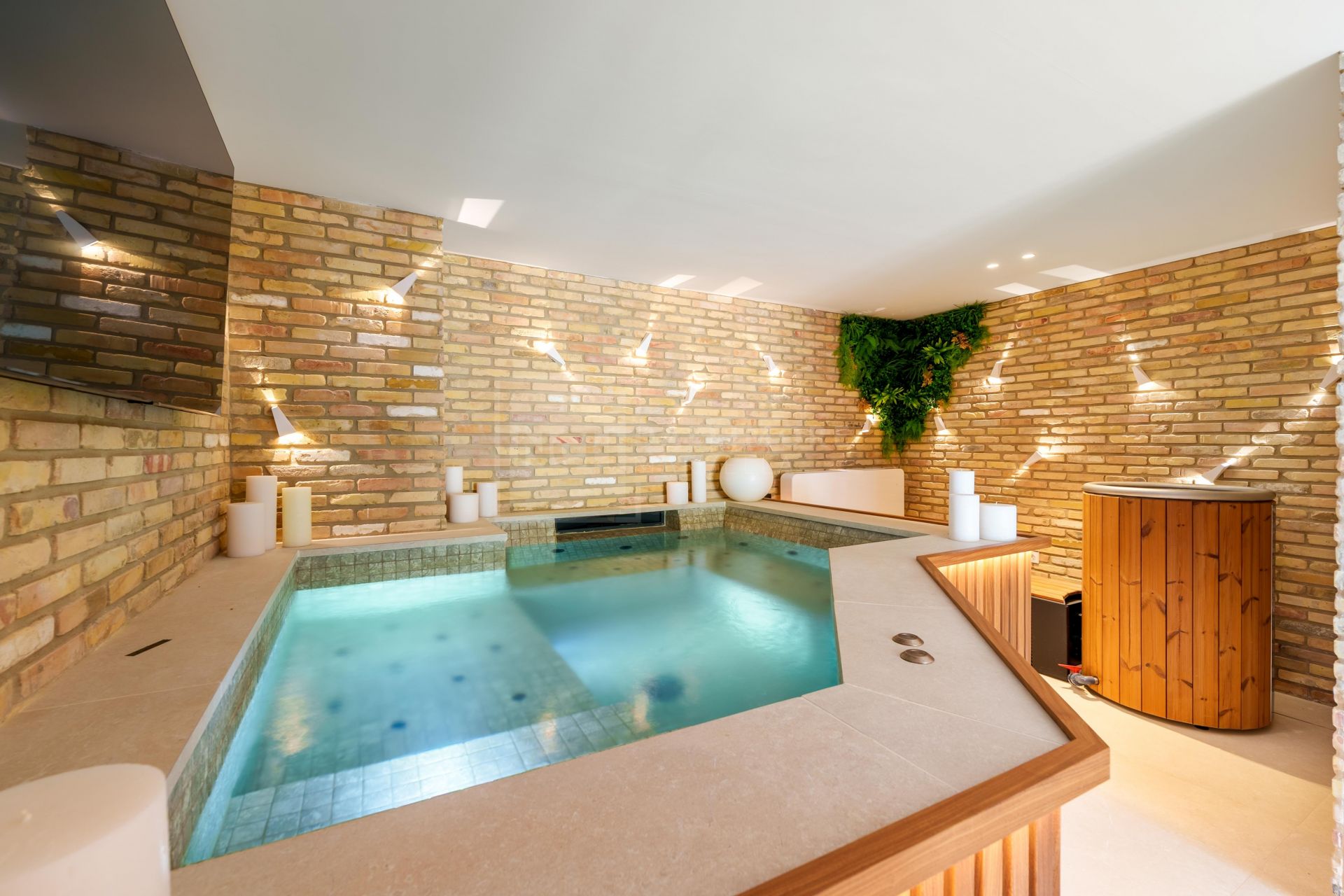 BRAND NEW VILLA WITH PANORAMIC SEA VIEWS LOCATED IN DOUBLE GATED COMMUNITY