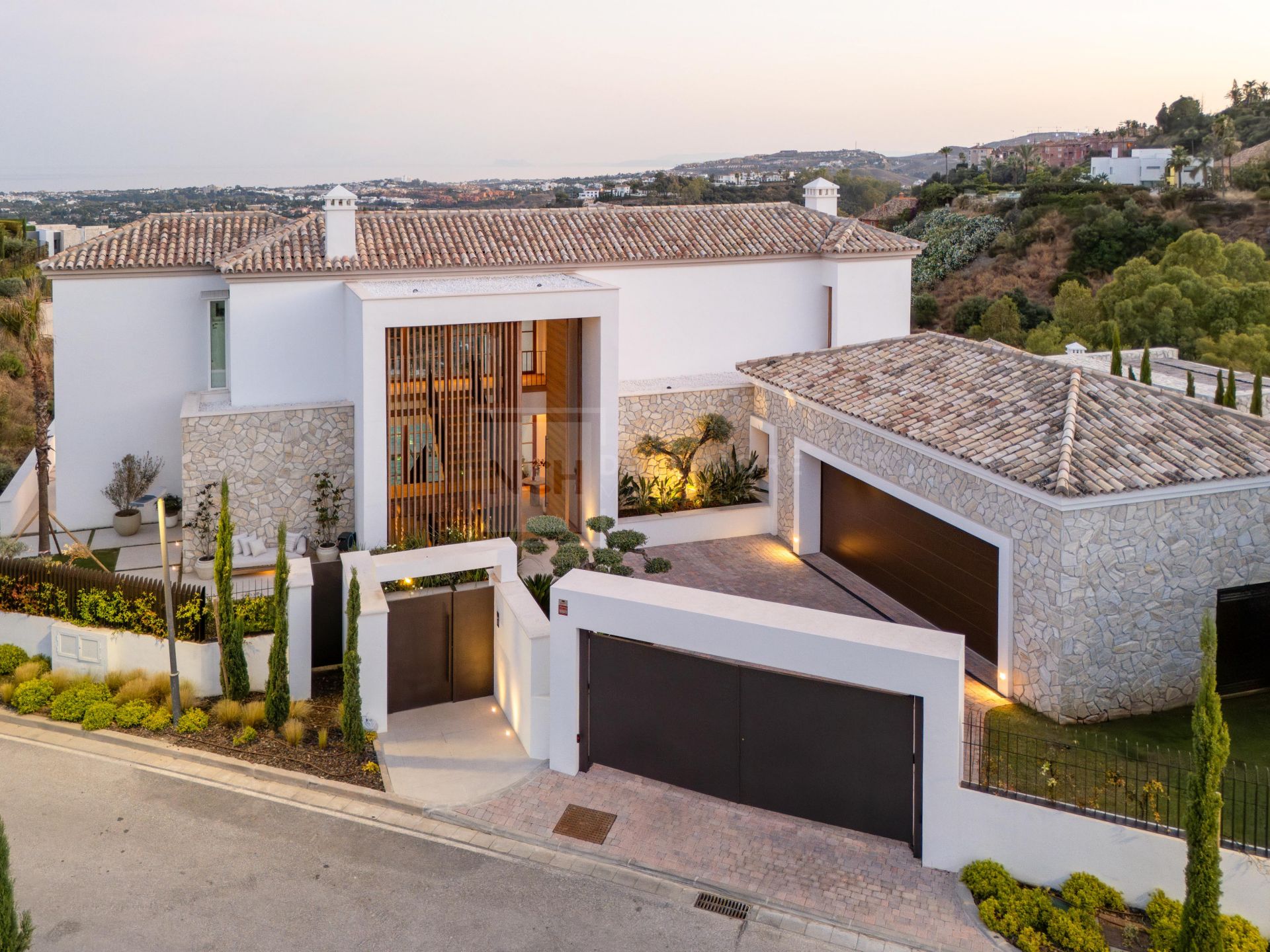 BRAND NEW VILLA WITH PANORAMIC SEA VIEWS LOCATED IN DOUBLE GATED COMMUNITY