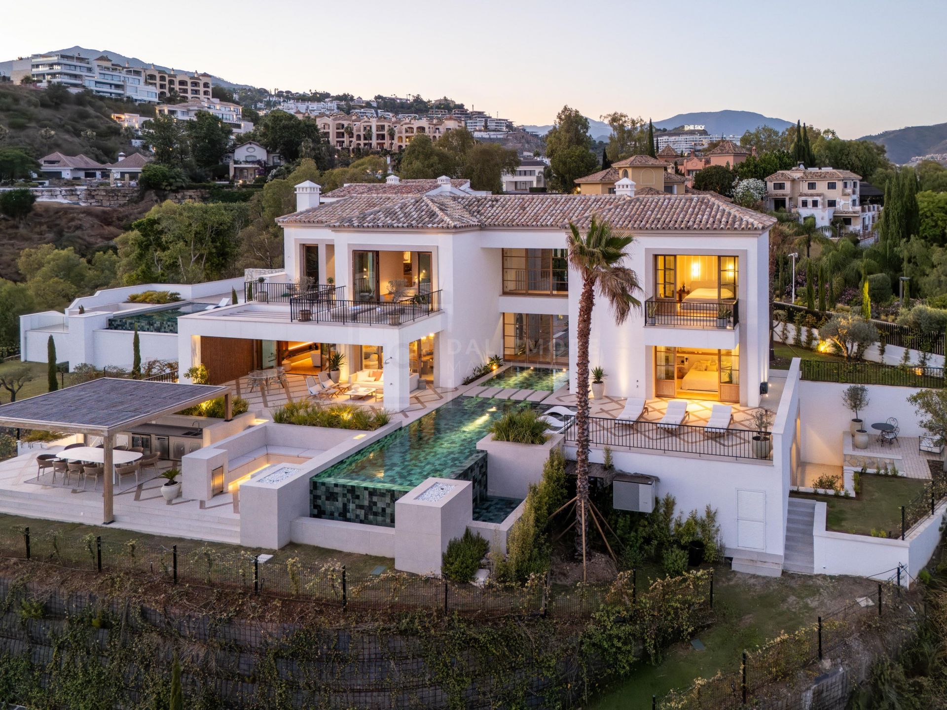 BRAND NEW VILLA WITH PANORAMIC SEA VIEWS LOCATED IN DOUBLE GATED COMMUNITY