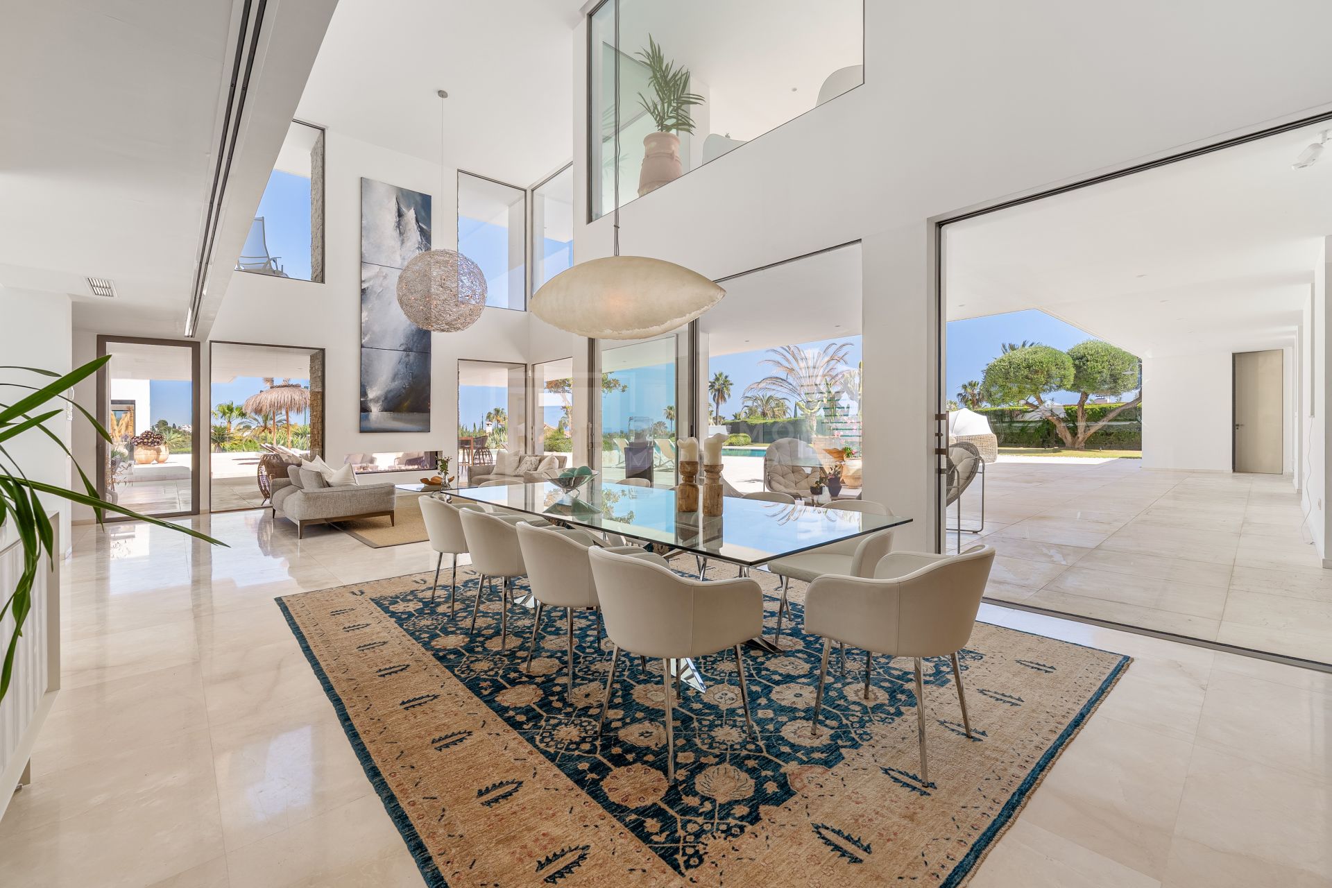 7-BEDROOM CONTEMPORARY VILLA WITH POOL, PRIVATE TENNIS COURT AND PANORAMIC VIEWS