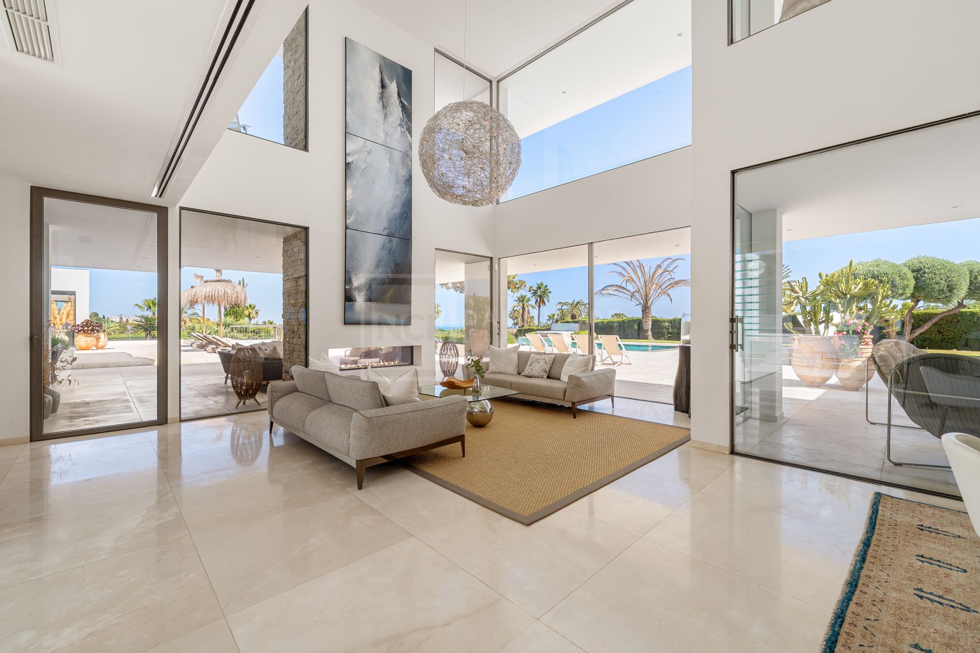 7-BEDROOM CONTEMPORARY VILLA WITH POOL, PRIVATE TENNIS COURT AND PANORAMIC VIEWS