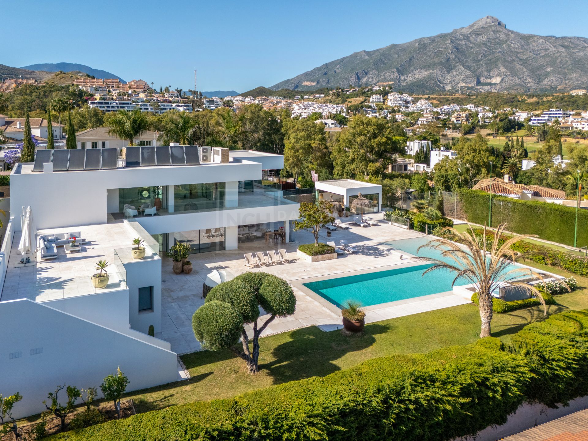 7-BEDROOM CONTEMPORARY VILLA WITH POOL, PRIVATE TENNIS COURT AND PANORAMIC VIEWS