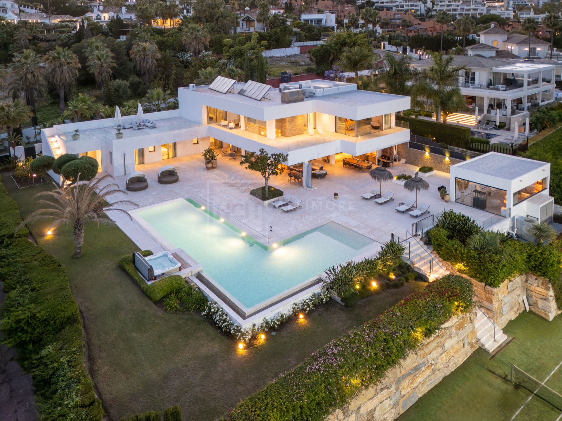 7-BEDROOM CONTEMPORARY VILLA WITH POOL, PRIVATE TENNIS COURT AND PANORAMIC VIEWS