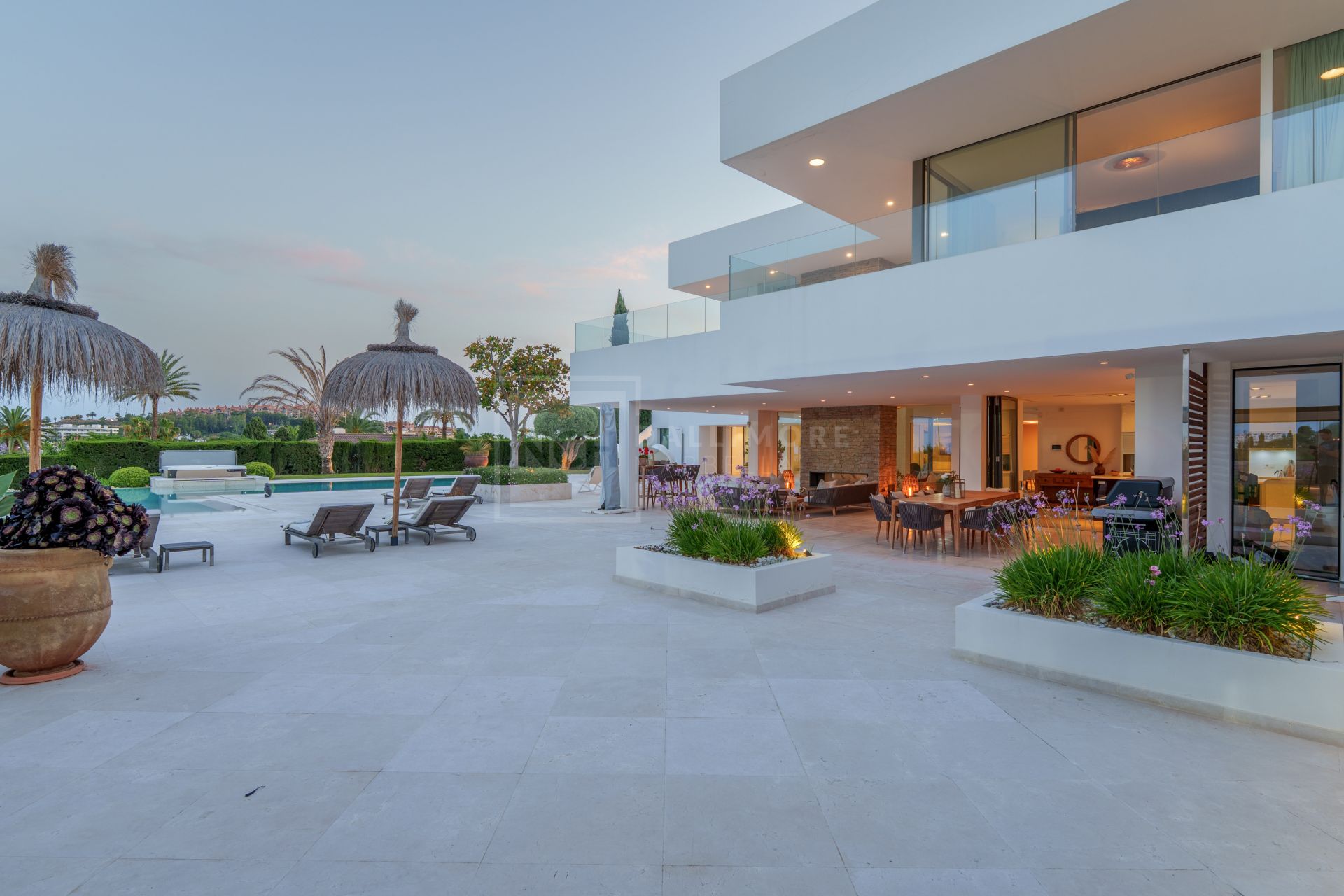 7-BEDROOM CONTEMPORARY VILLA WITH POOL, PRIVATE TENNIS COURT AND PANORAMIC VIEWS