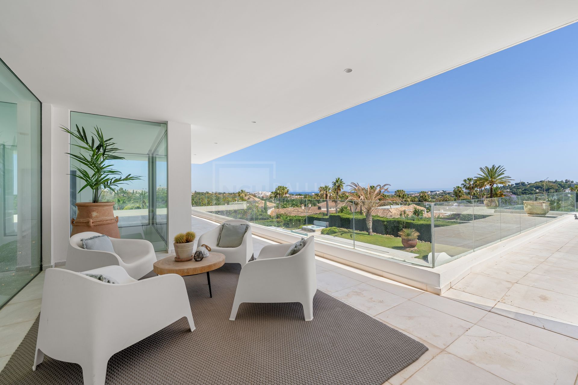 7-BEDROOM CONTEMPORARY VILLA WITH POOL, PRIVATE TENNIS COURT AND PANORAMIC VIEWS
